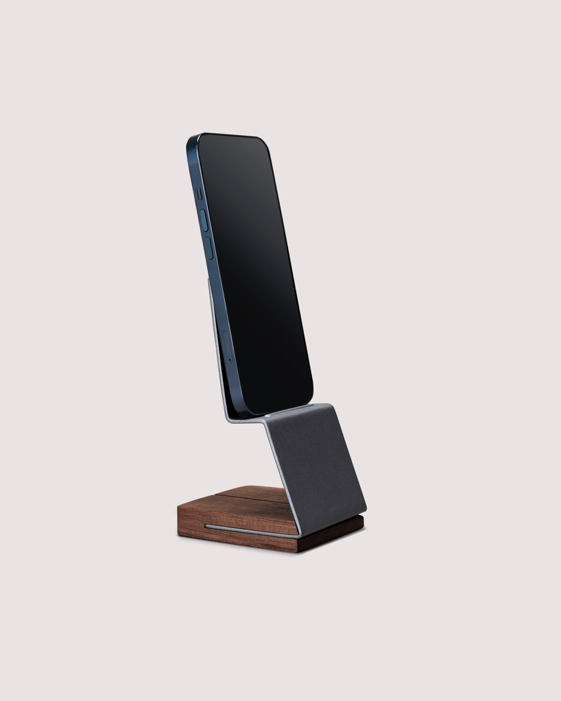 Hands-On Mobile Stand (Walnut)