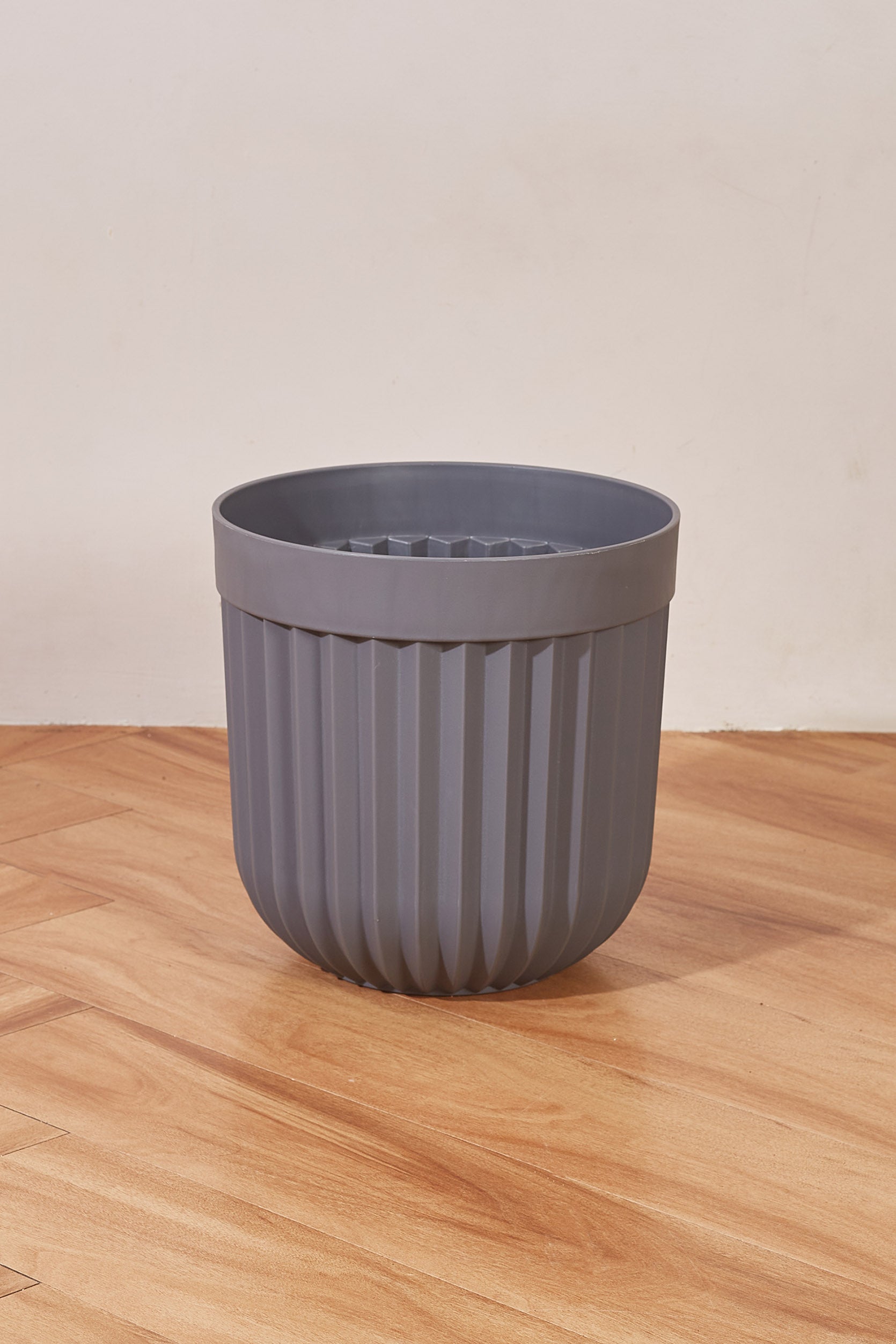 Ruffle Planter Medium - Grey