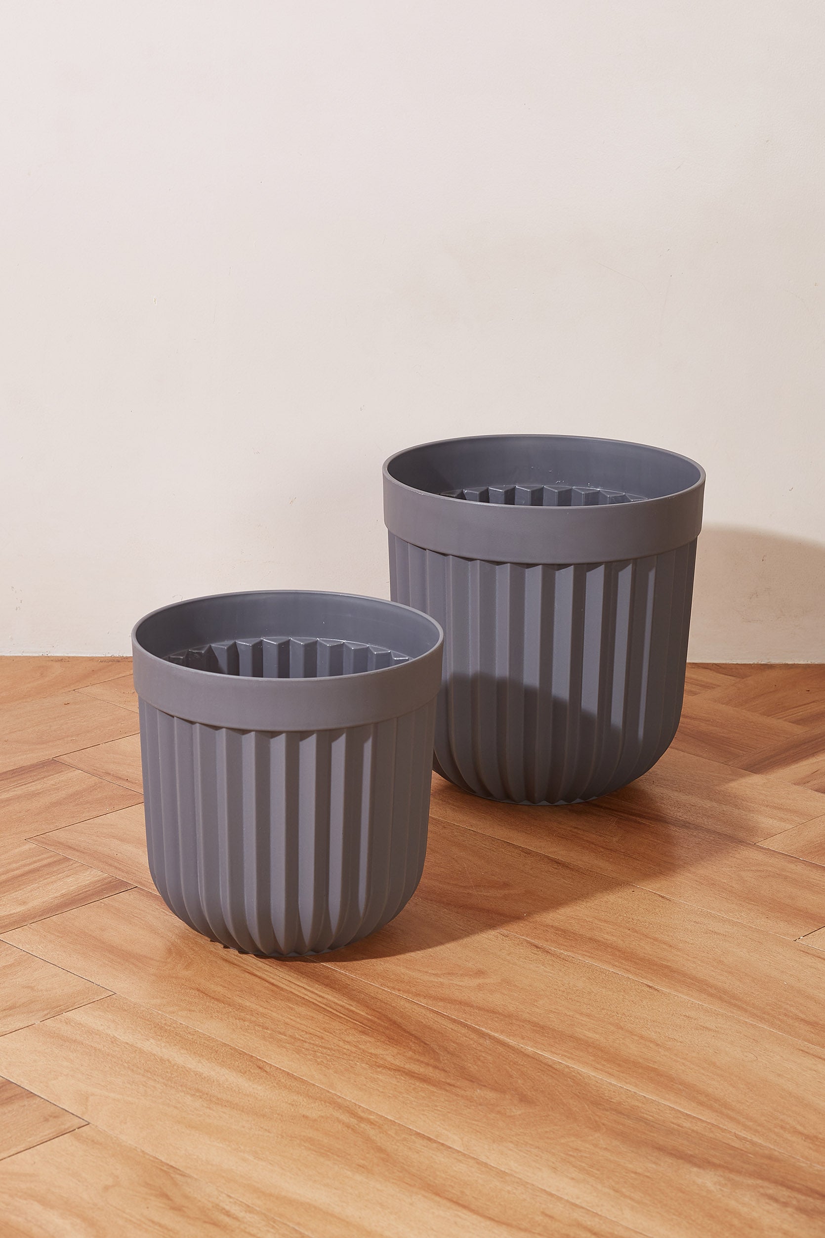 Ruffle Planter Large - Grey