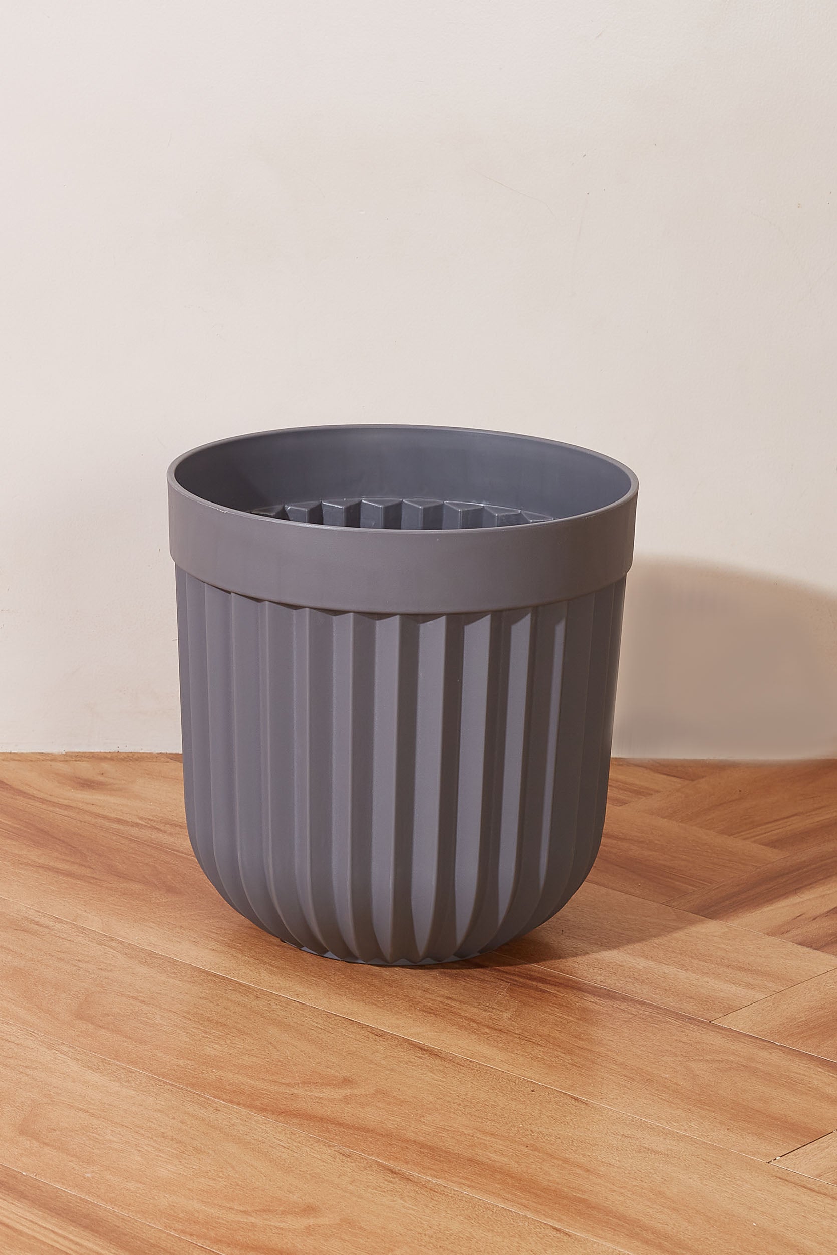 Ruffle Planter Large - Grey