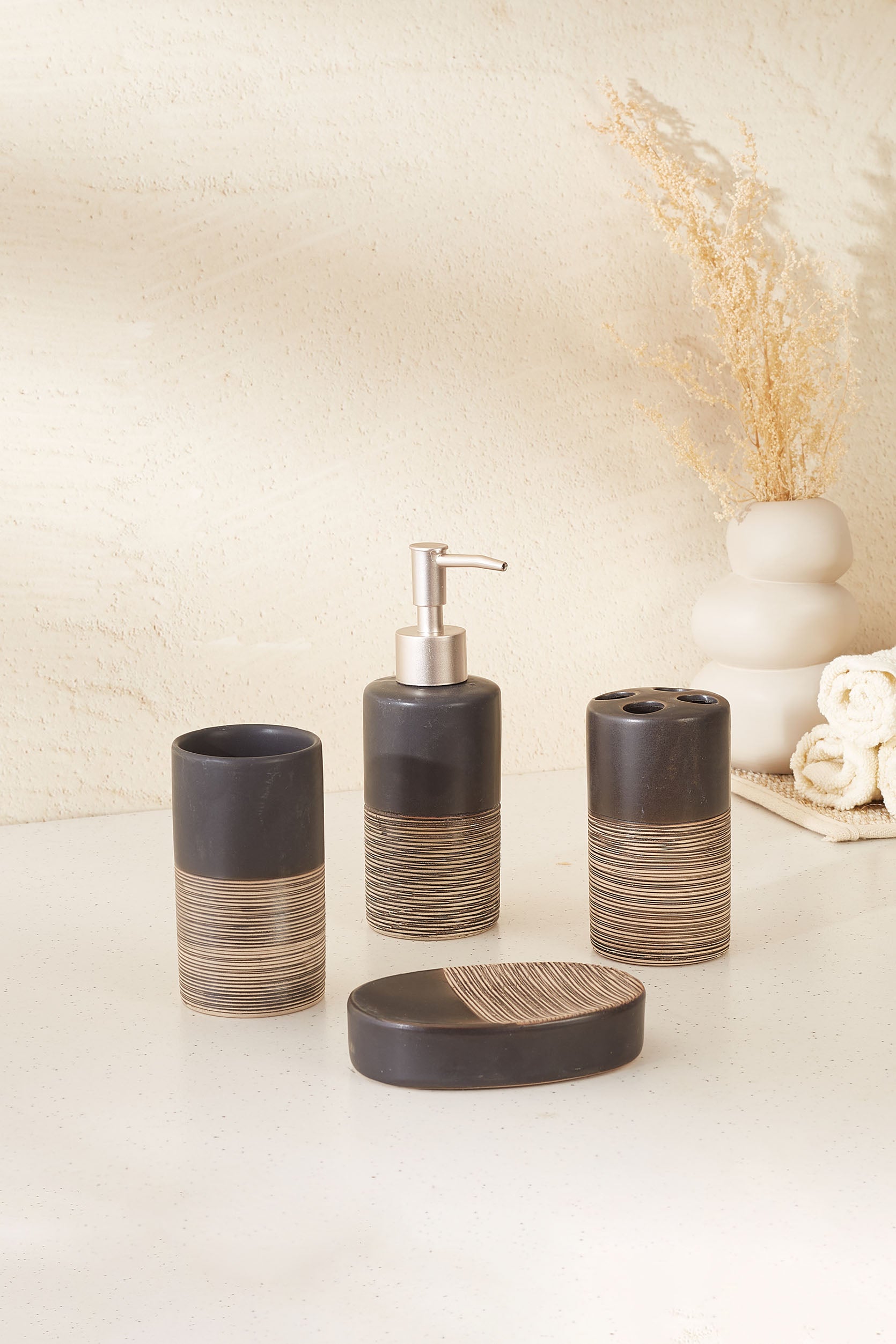 Knurl Bathroom Set - Black