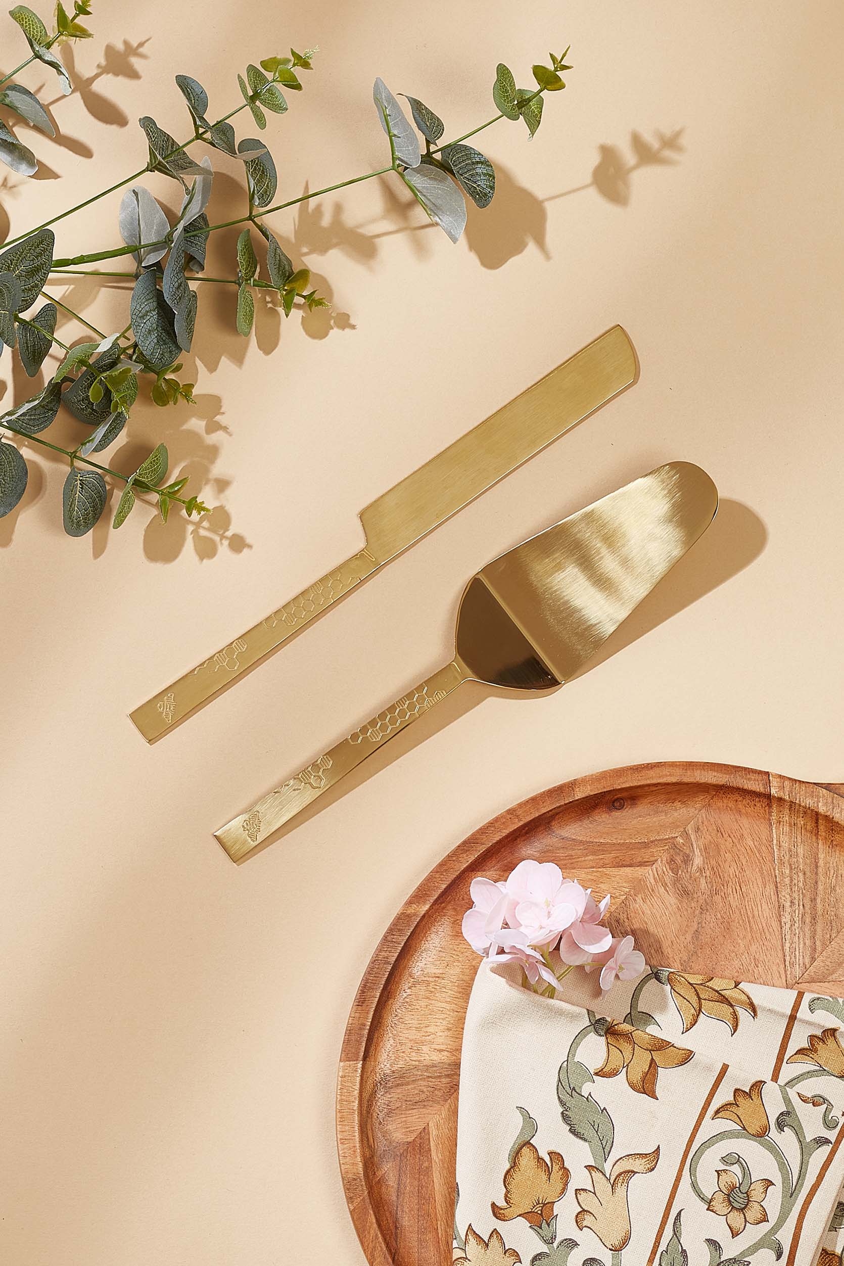Honeycomb & Bee Cake Knife Server
