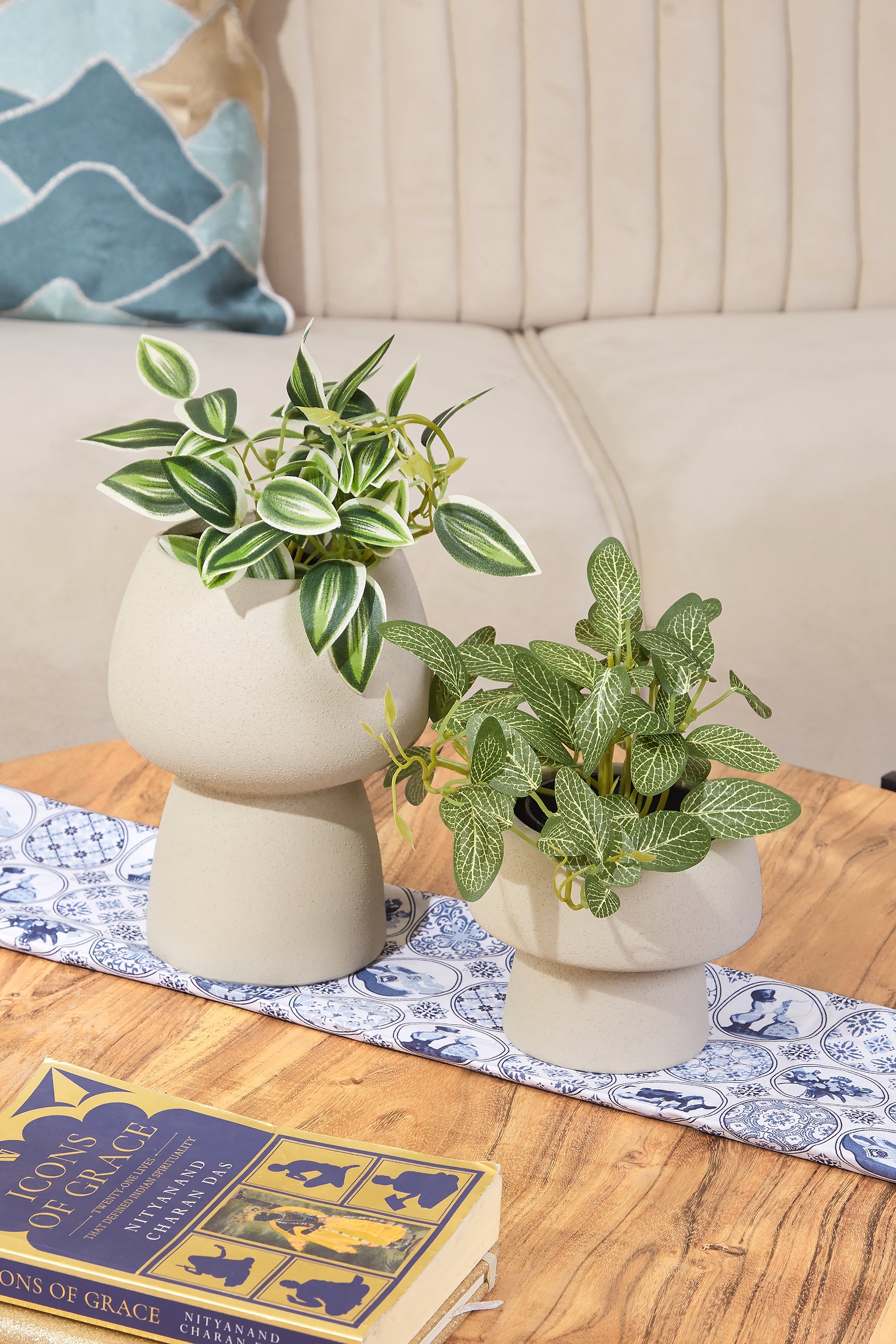 Mulu Textured Beige Vase - Small