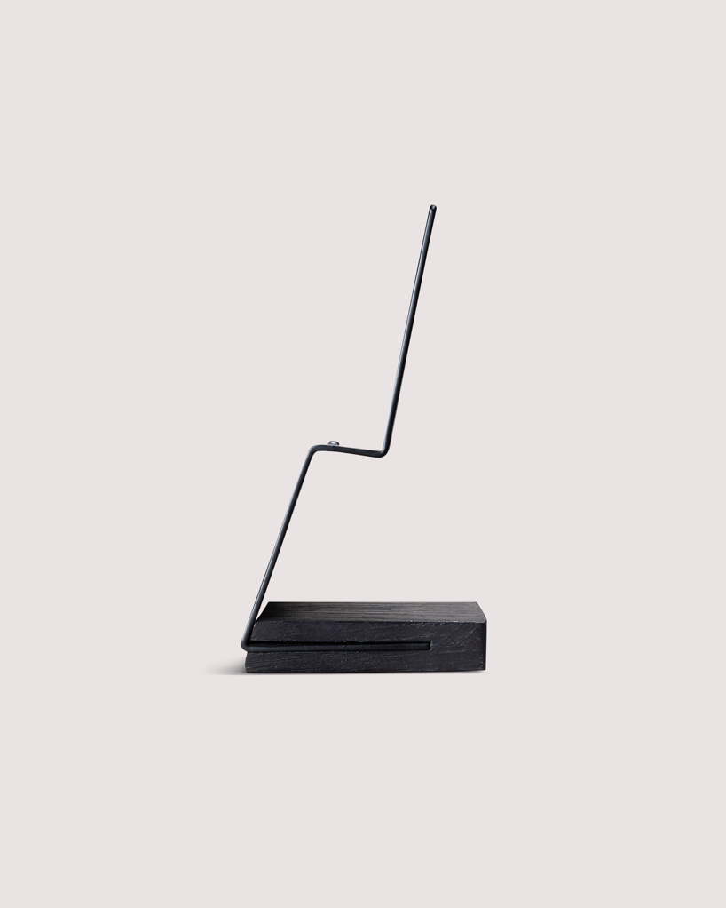 Hands-On Mobile Stand (Black Oak)