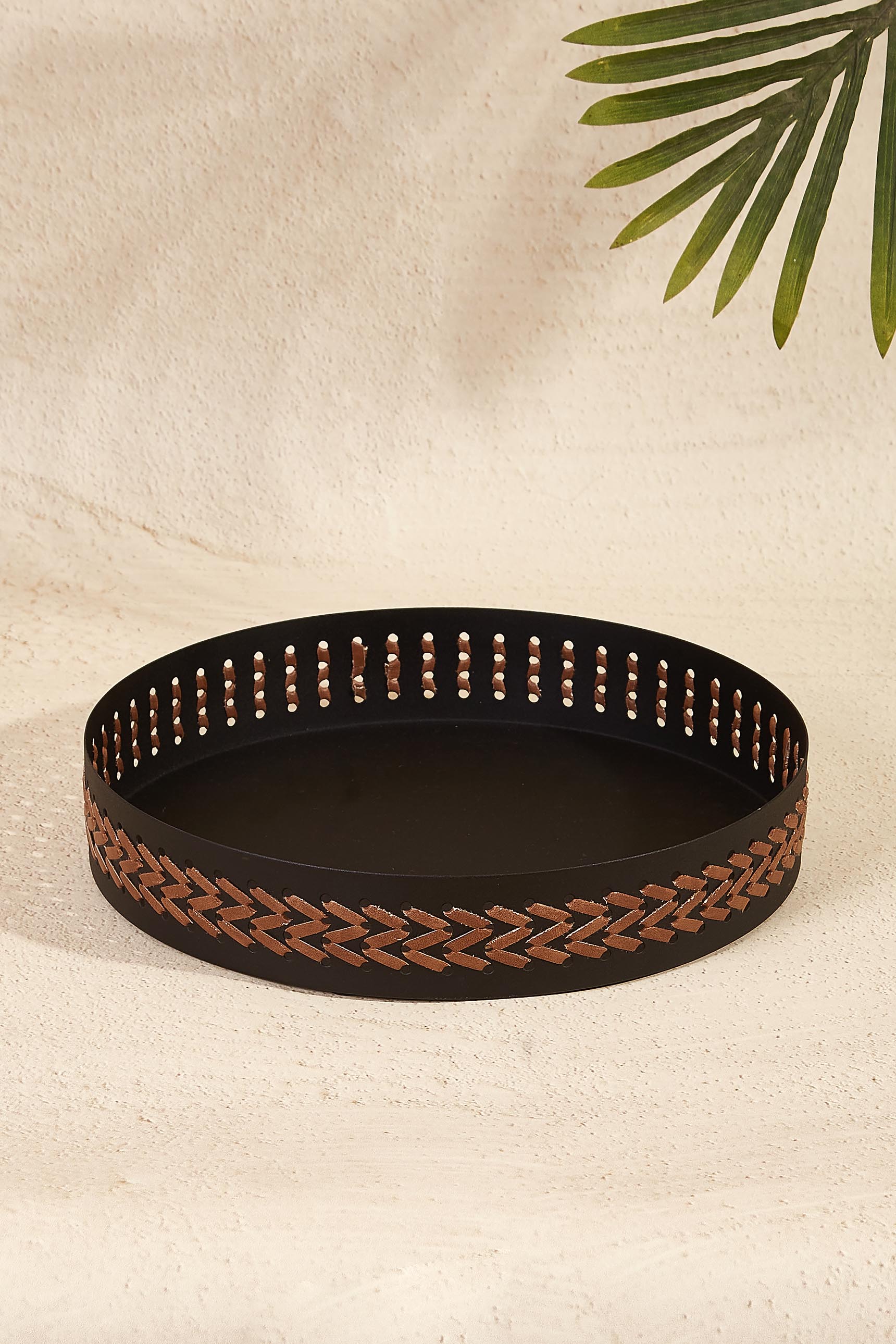 Sahara Charcoal Round Tray