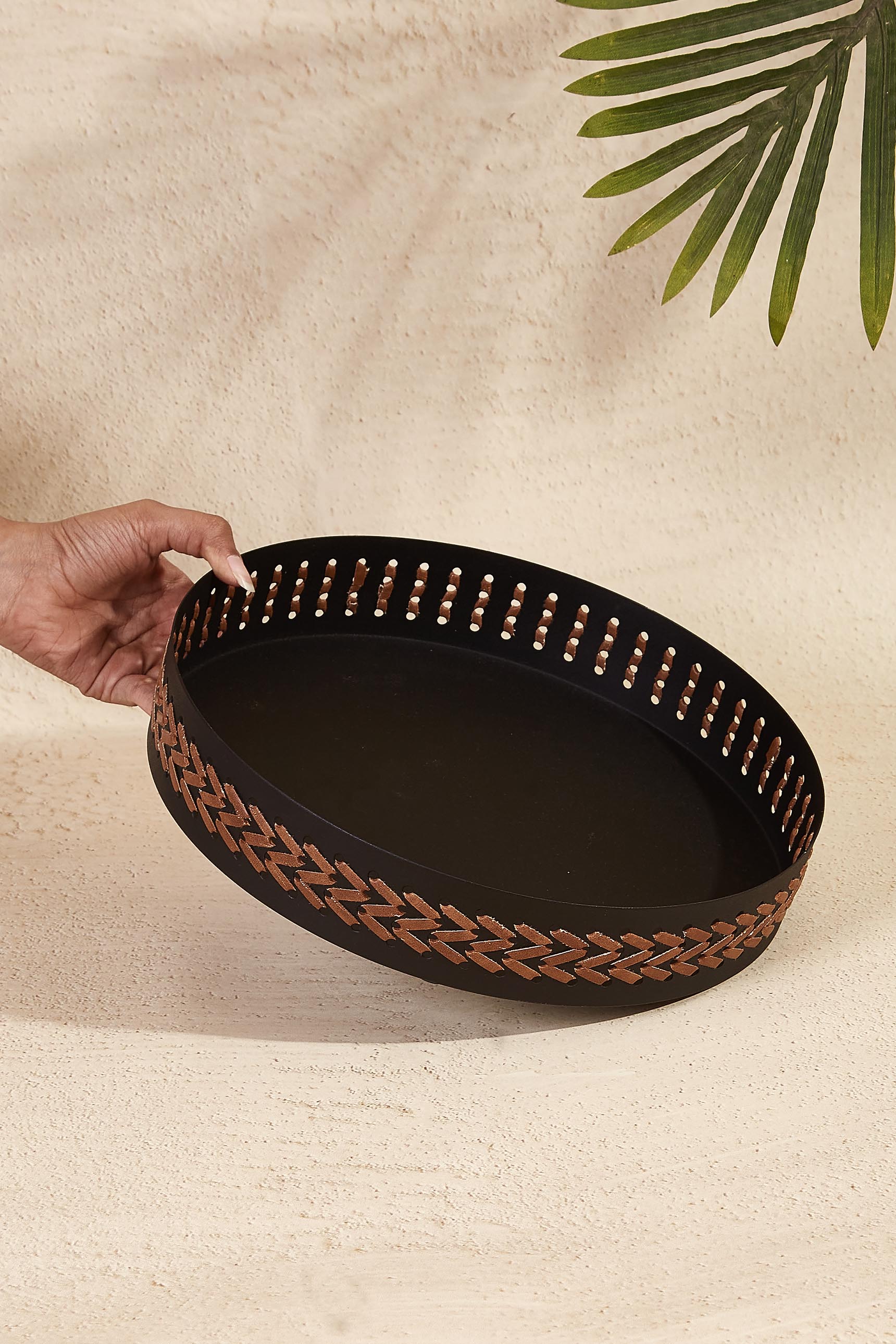 Sahara Charcoal Round Tray