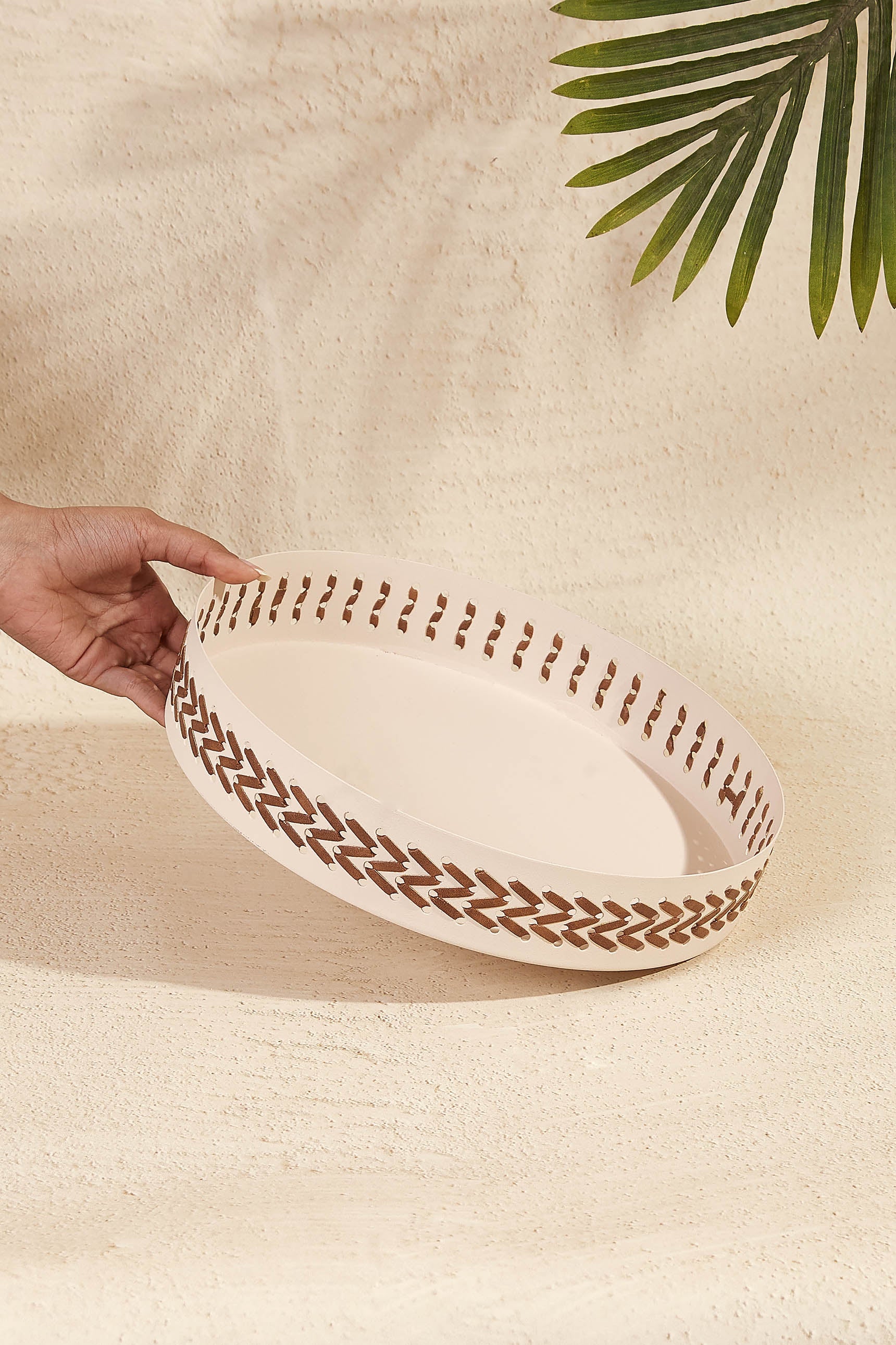 Sahara Ivory Round Tray