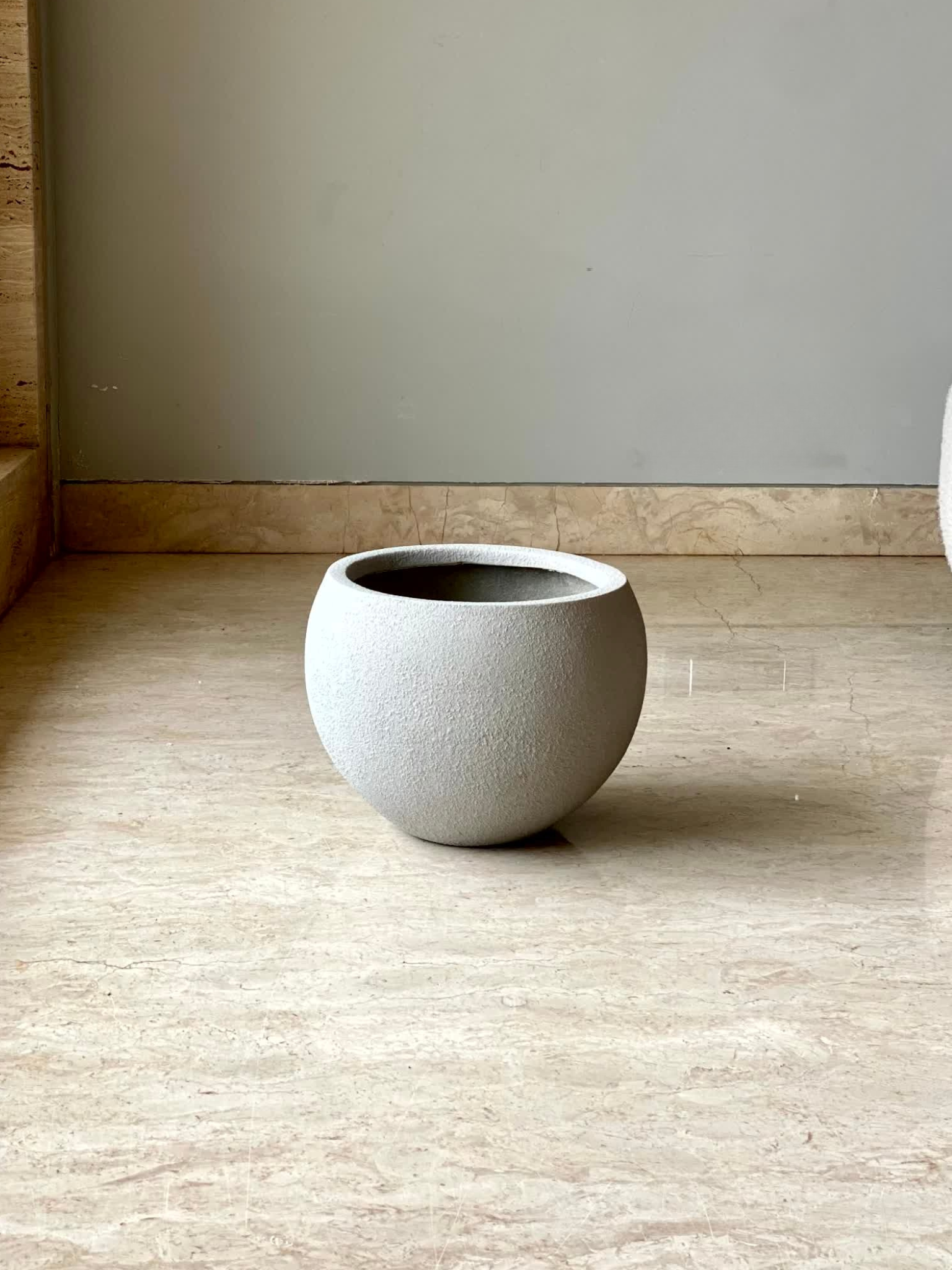 Lithos Cloud Grey Planters