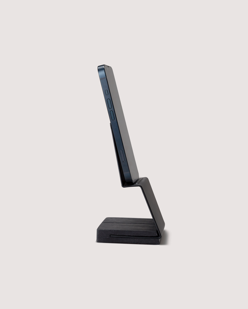 Hands-On Mobile Stand (Black Oak)