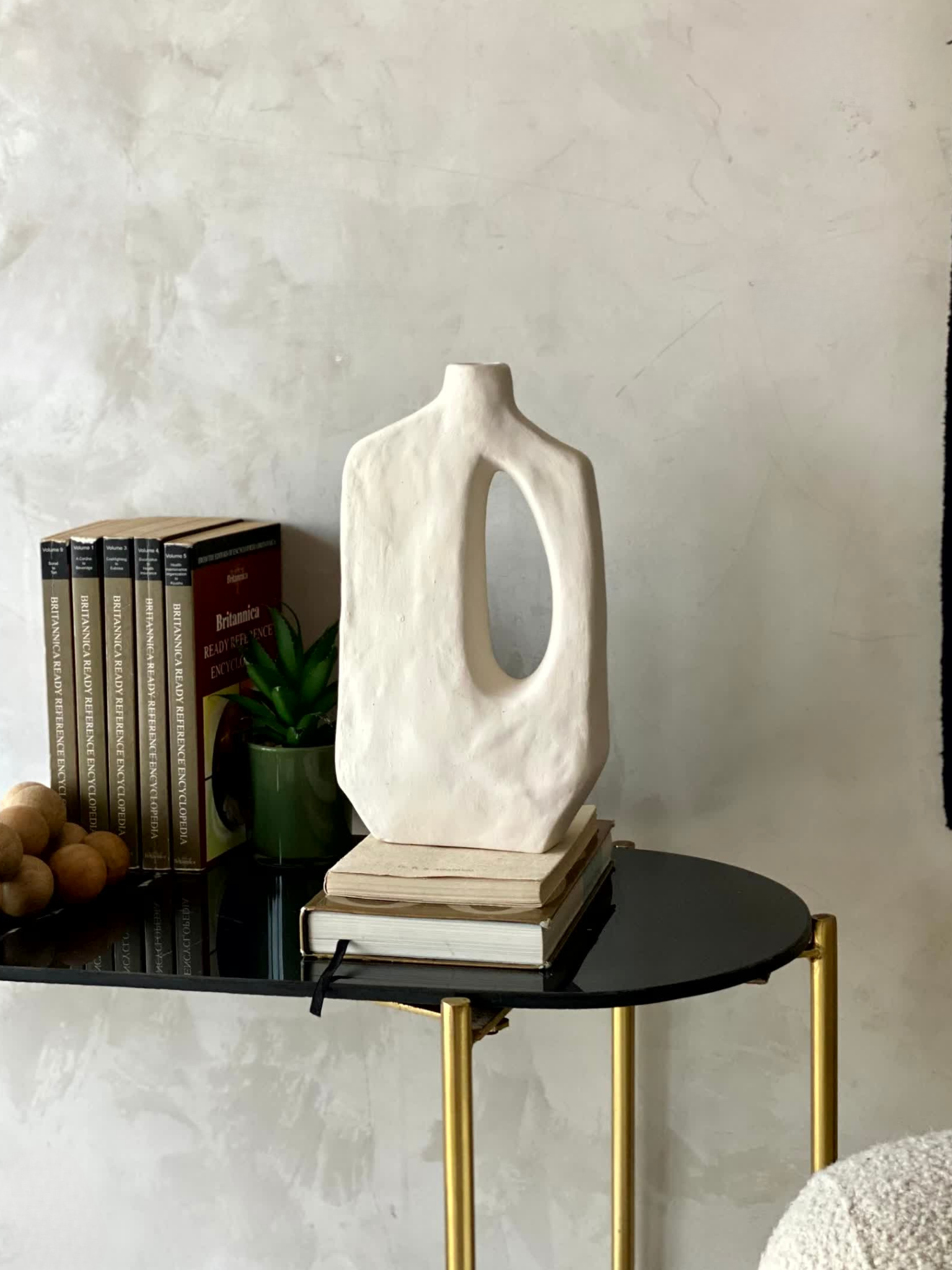 Terracotta Logam Vase