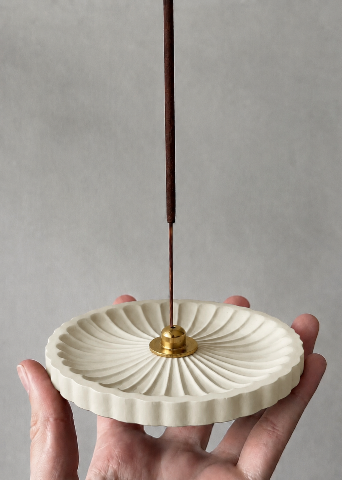 Umber Round Incense Holder - Ivory
