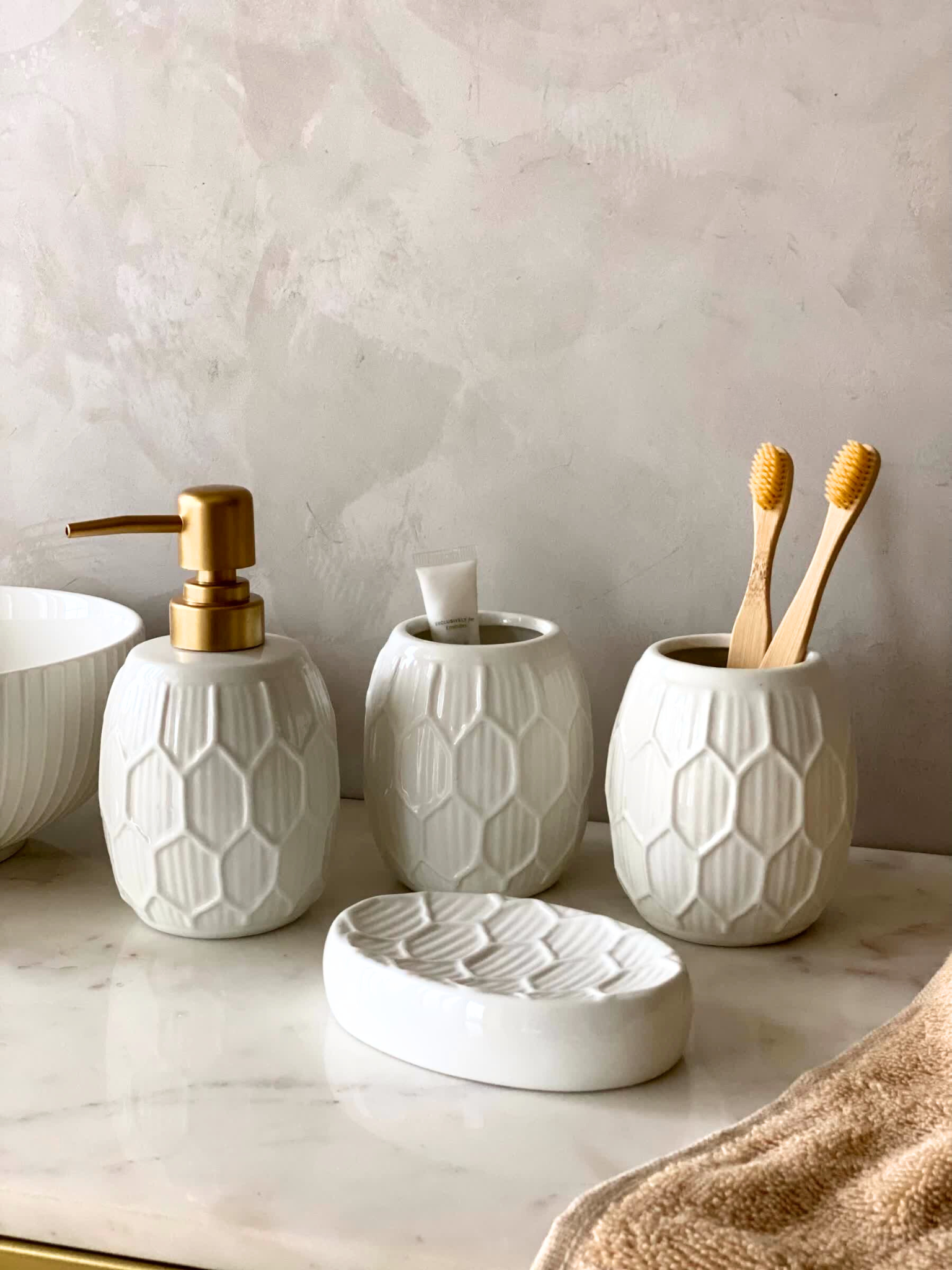 Luna Bathroom Set - White (Set of 4)