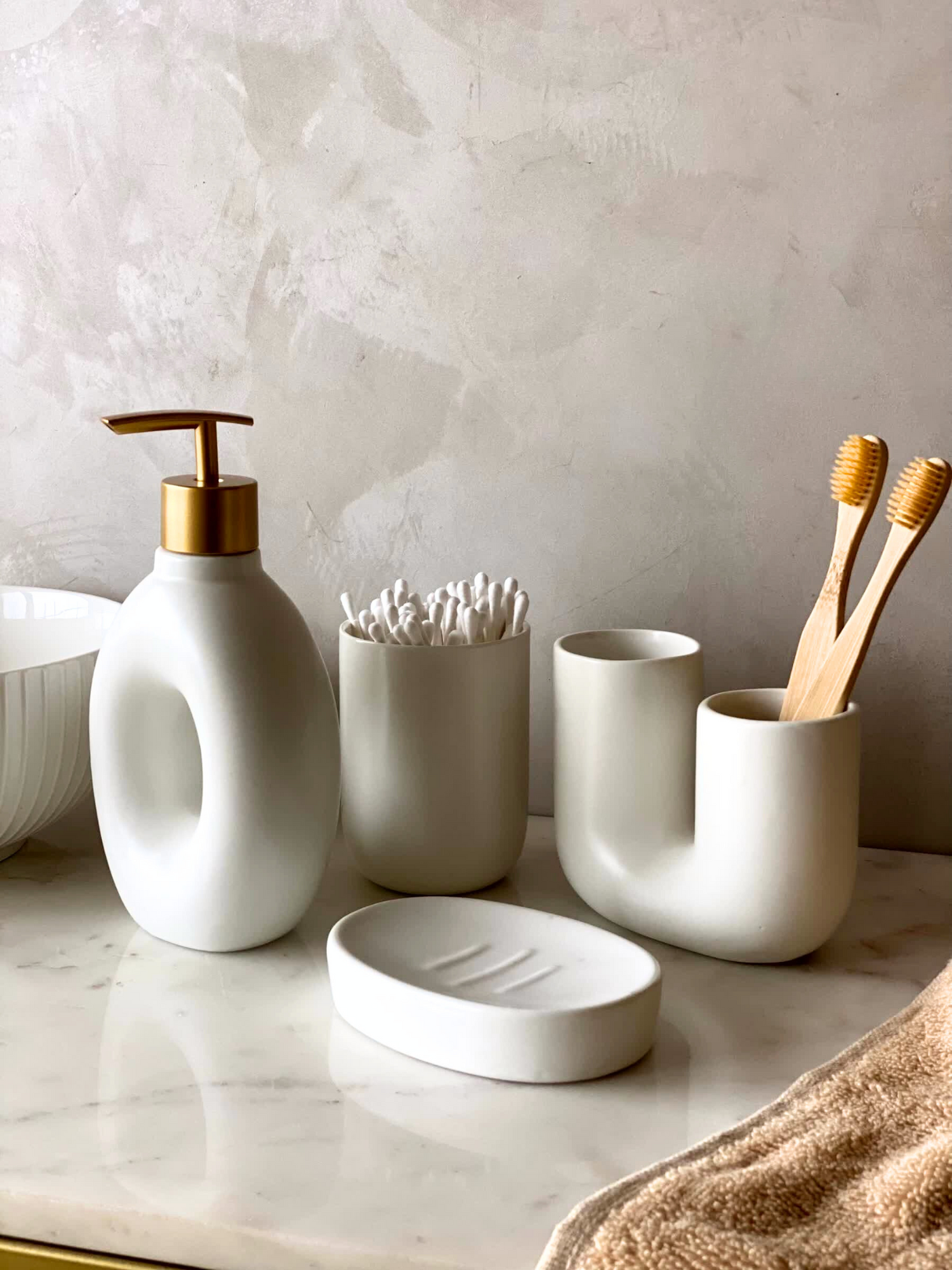 Orb Hollow Bathroom Set - White (Set of 4)