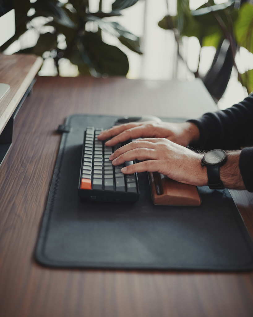 Nooe - Suede Desk Rug Pro