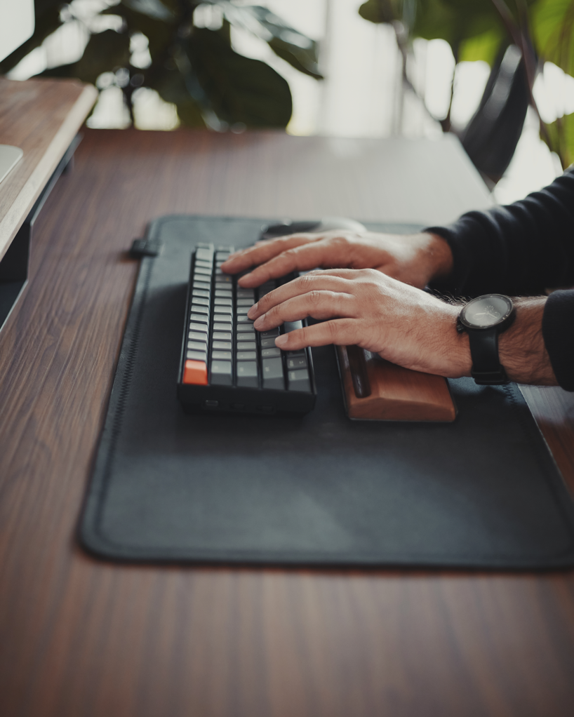 Nooe - Suede Desk Rug