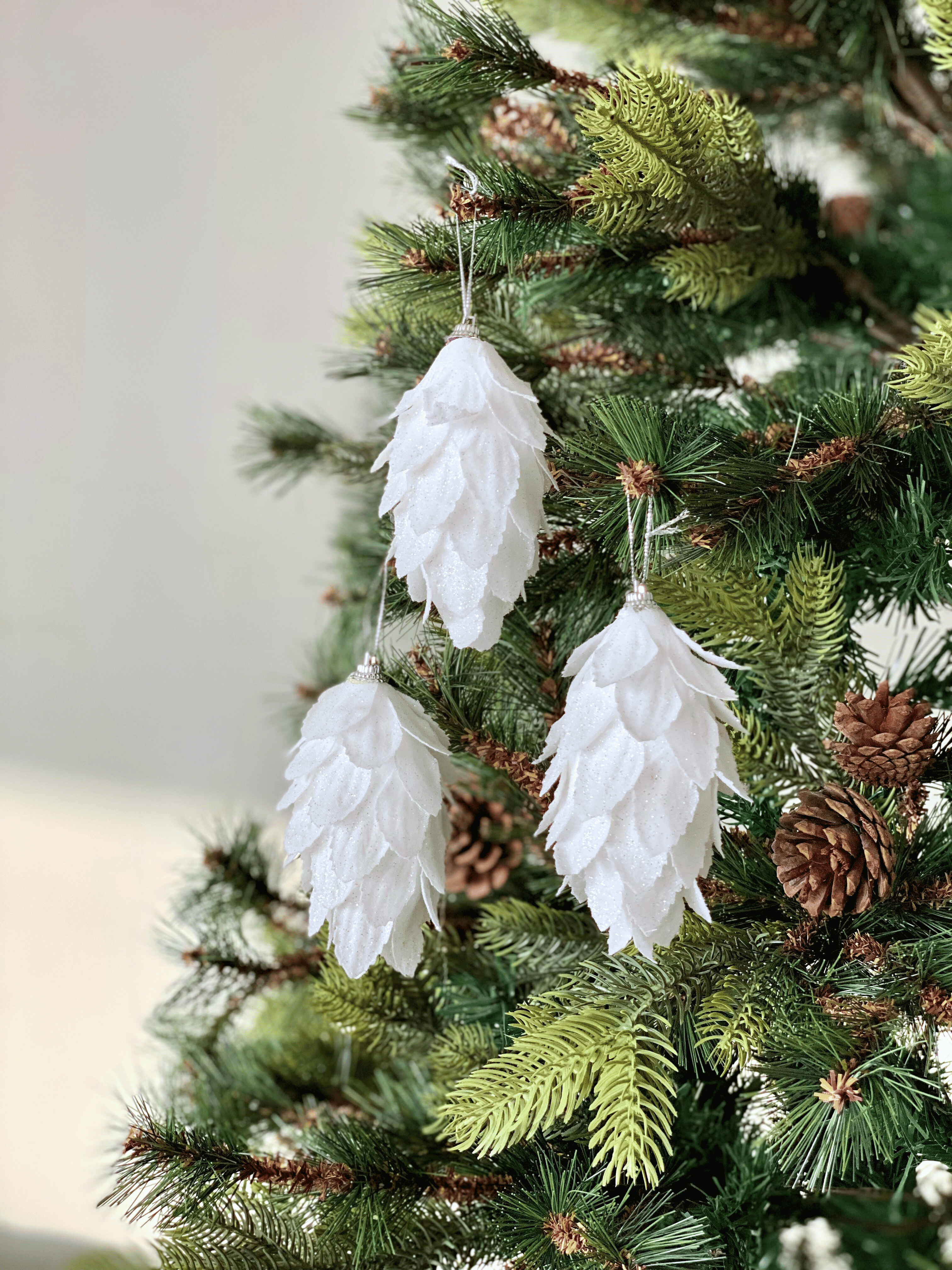 Christmas White Acorn - Set of 3