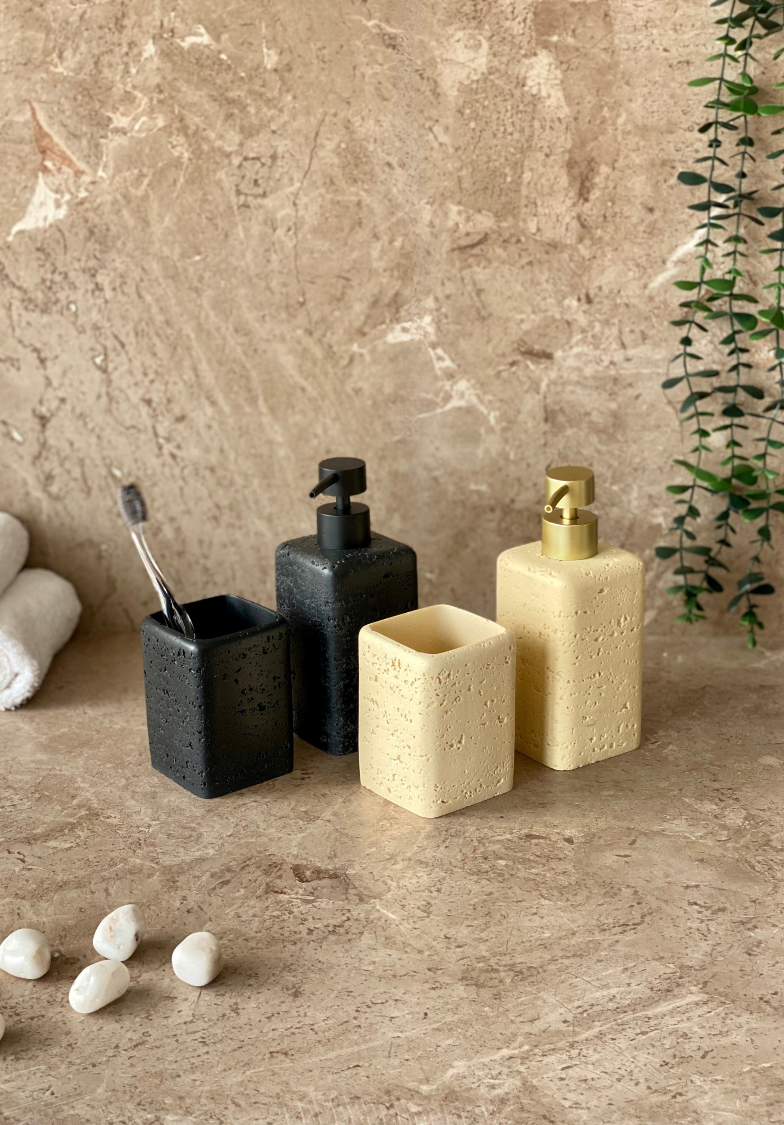 Lasa Bathroom Set - Black (Set of 2)