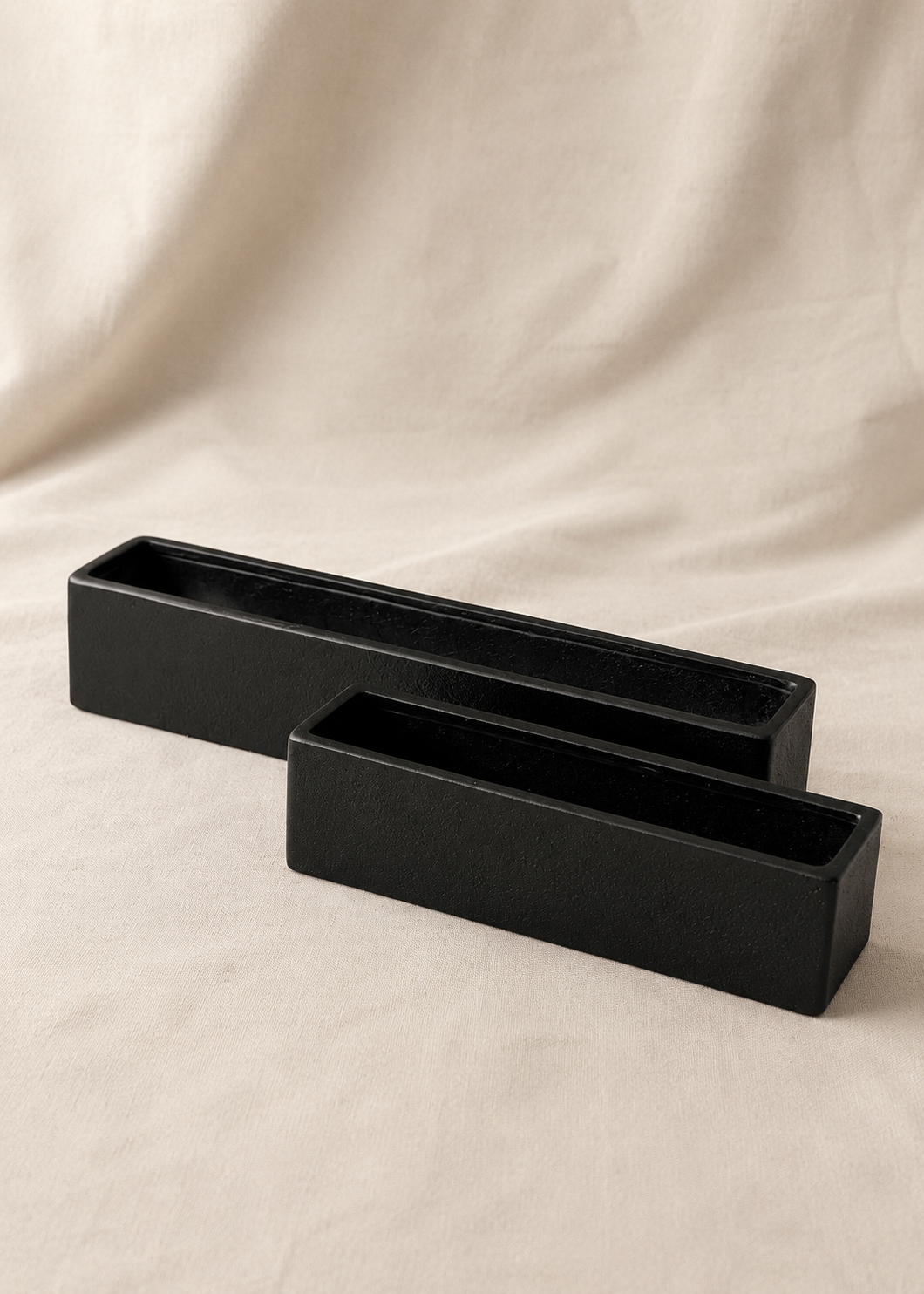 Kuro Horizon Planters - Black