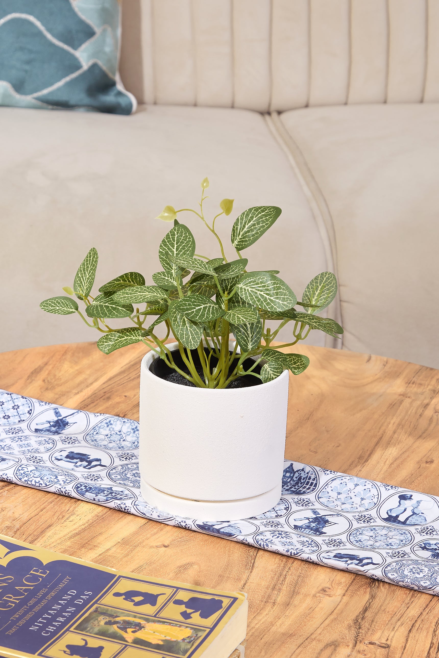 Mulu Textured Ivory Pot With Plate - Small
