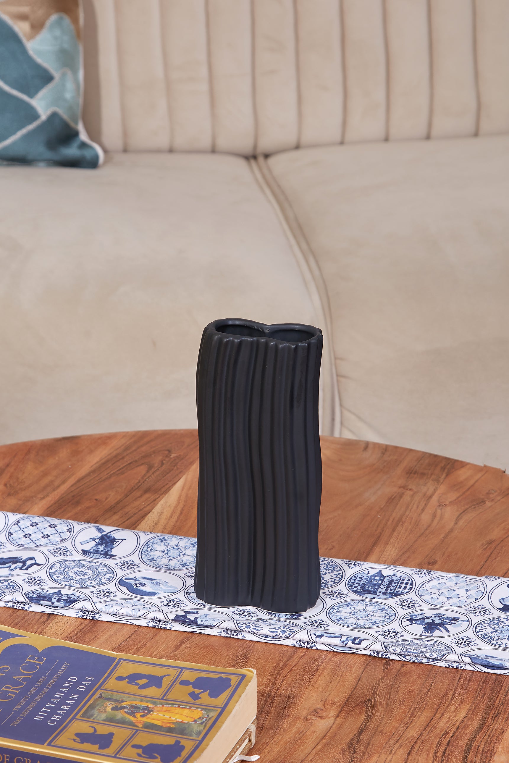 Valley Black Bud Vase