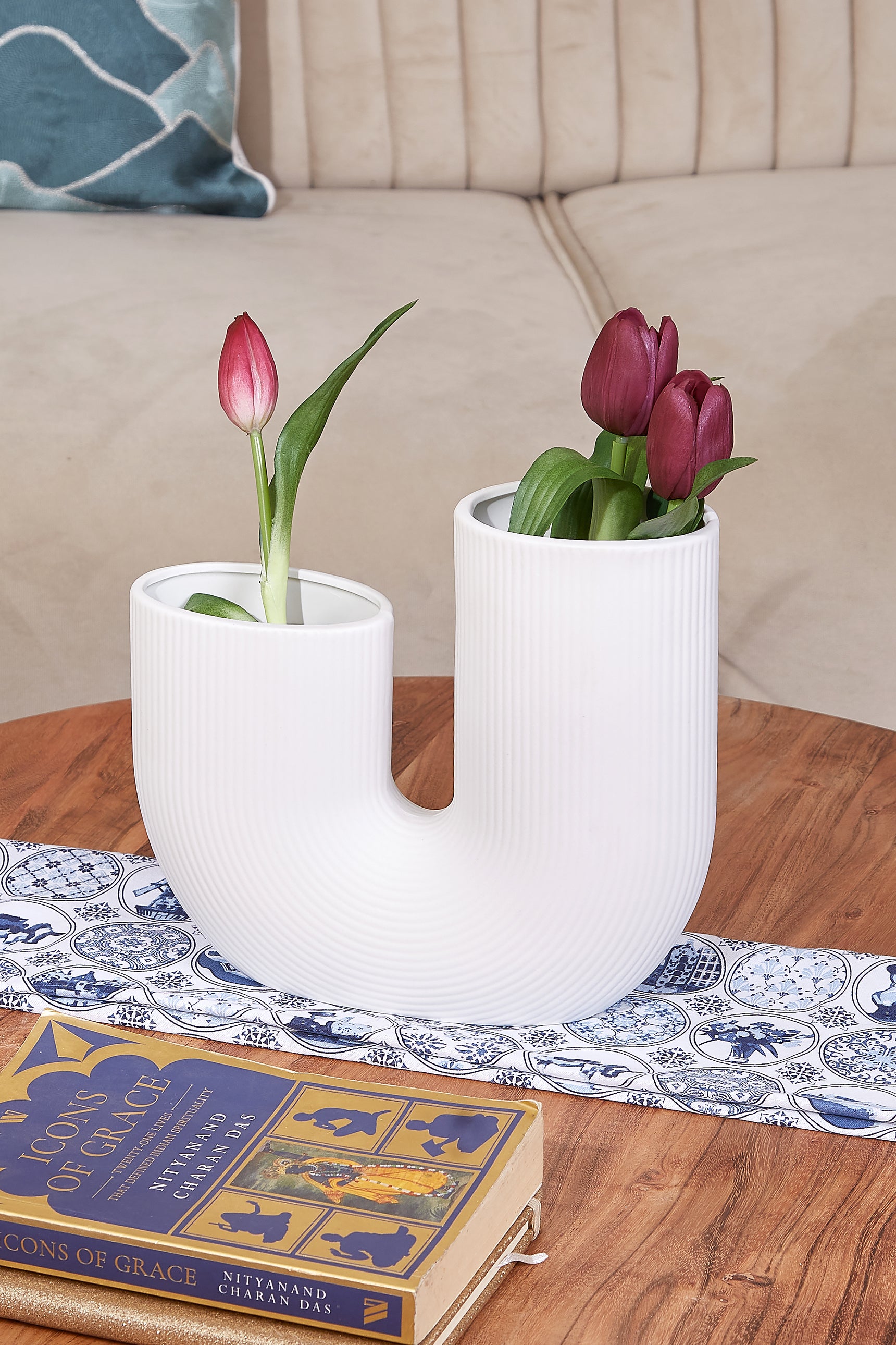 Valley White Horseshoe Vase - Large