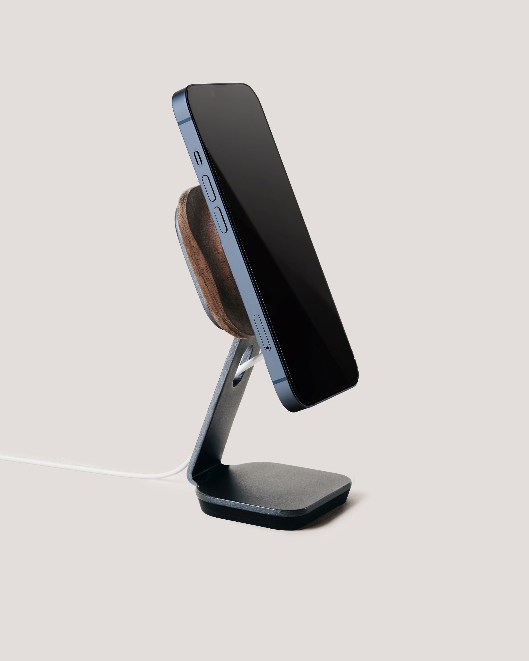 Monocle Magsafe Stand (Walnut)