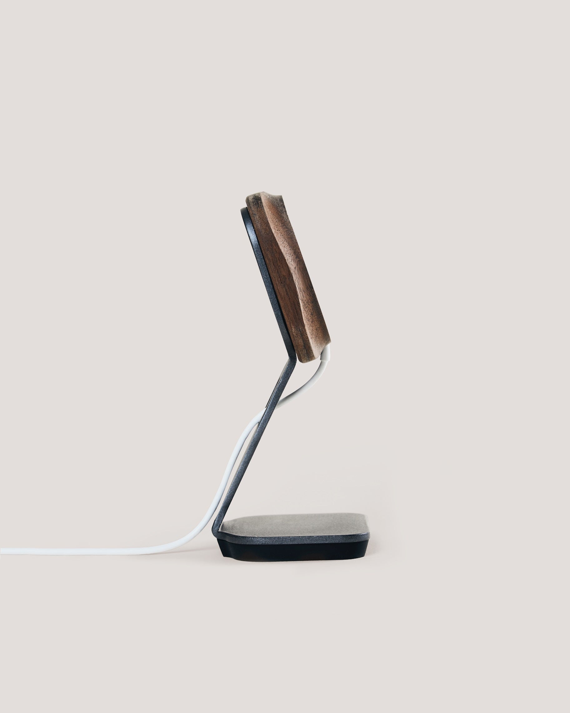 Monocle Magsafe Stand (Walnut)