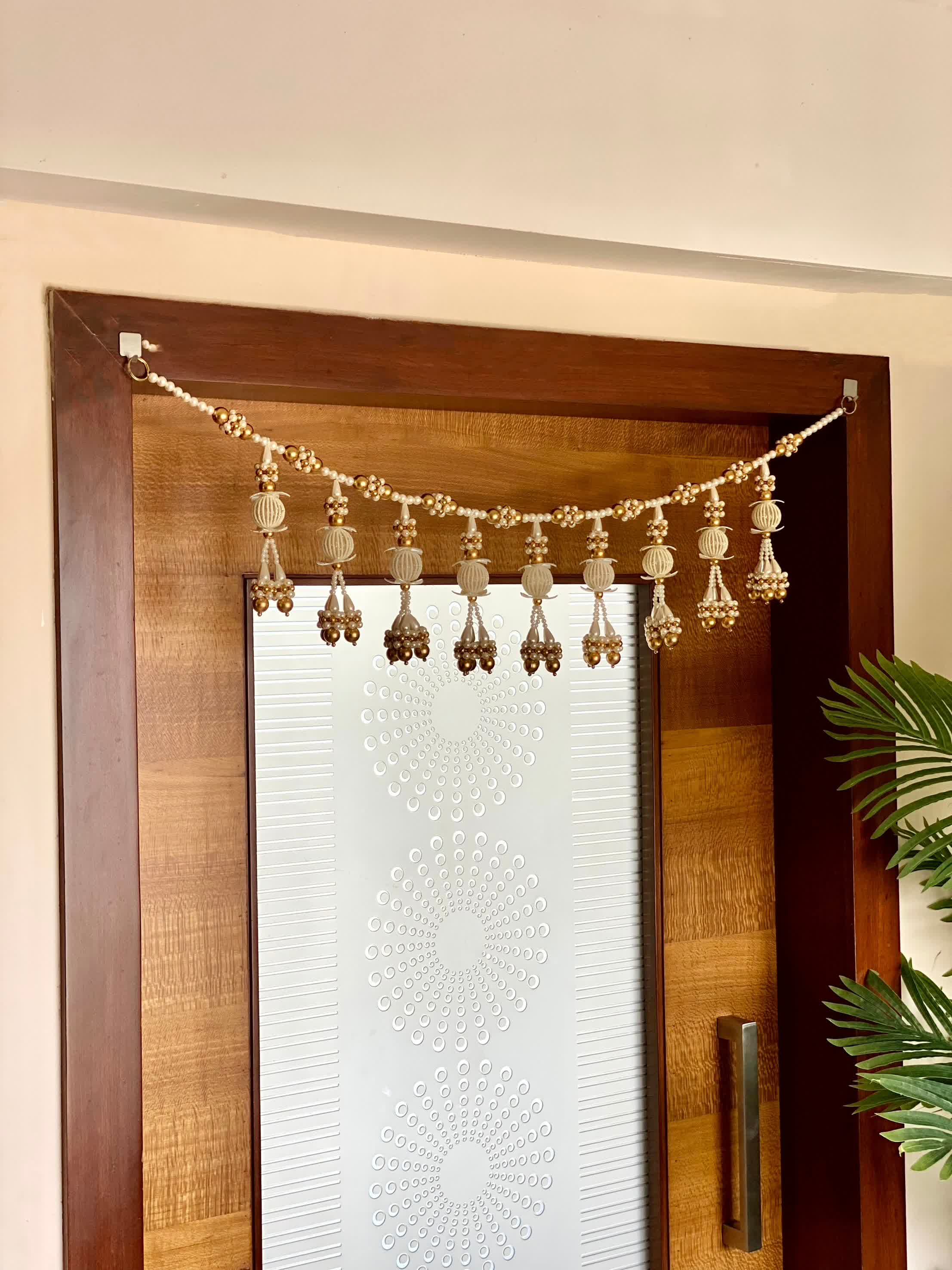 Festive Classic White & Gold Toran