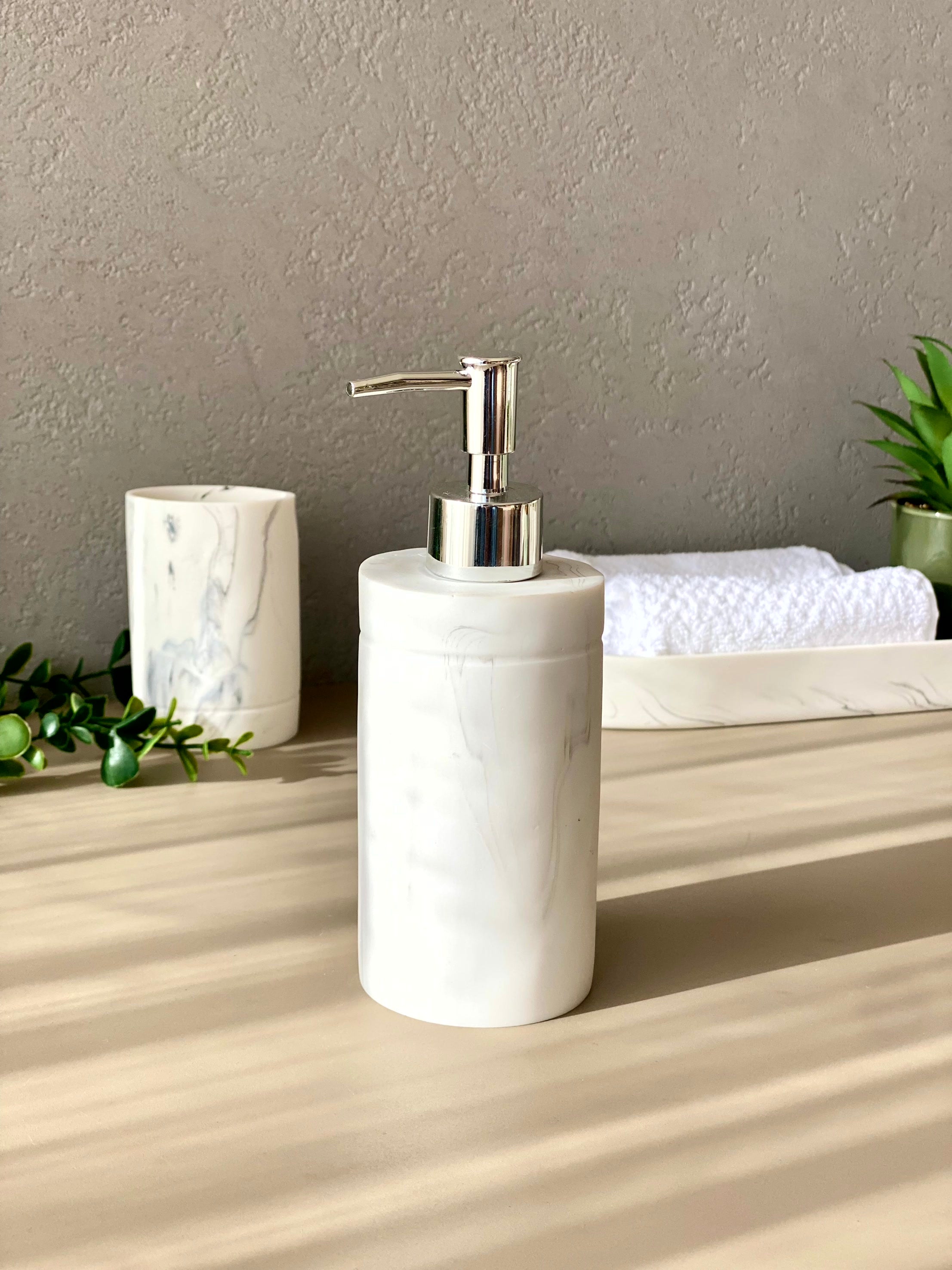 Opulent Marble Bath Set - White (Set of 2)