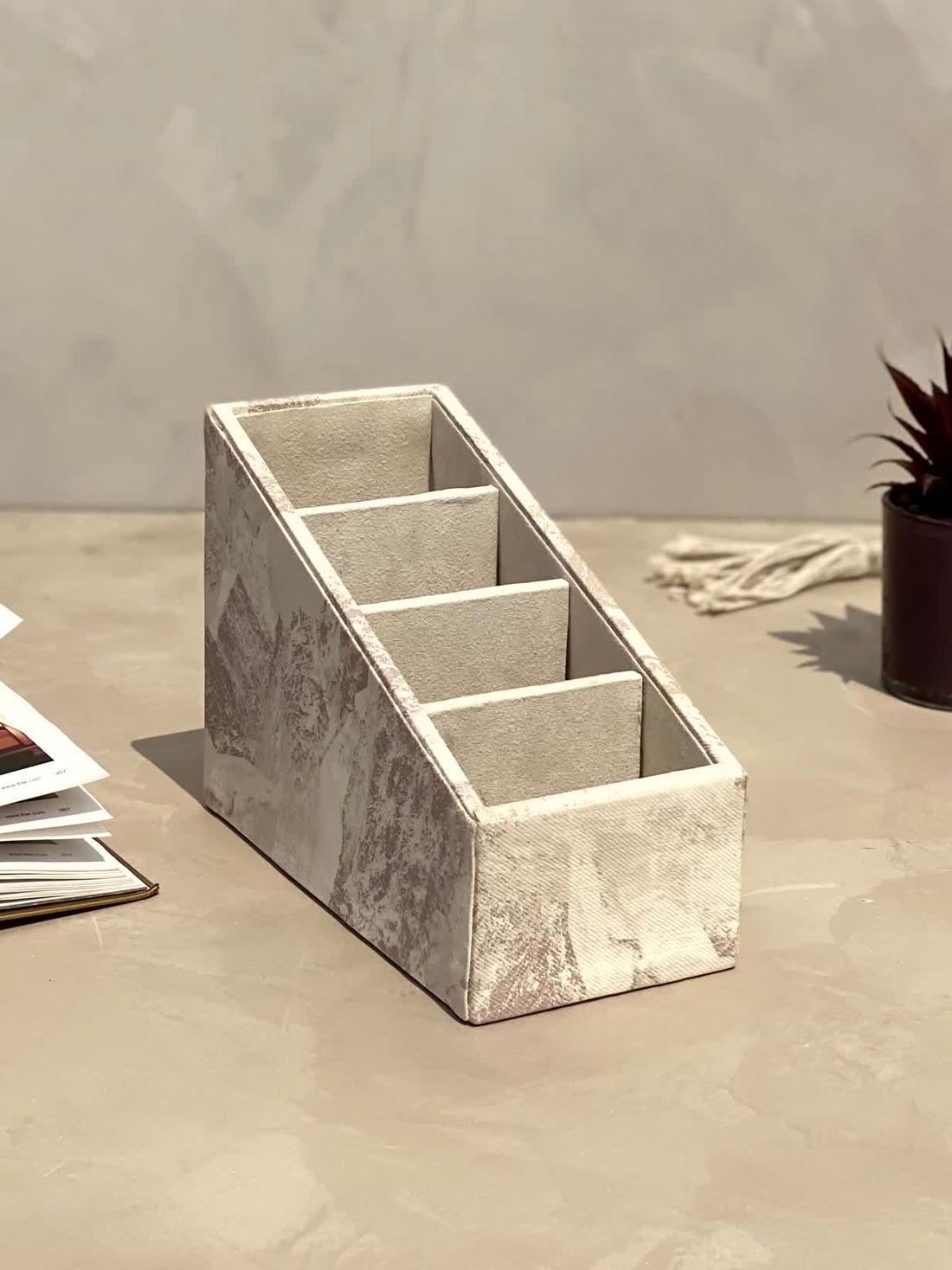 Indo Latte Remote Holder - 4 Slot