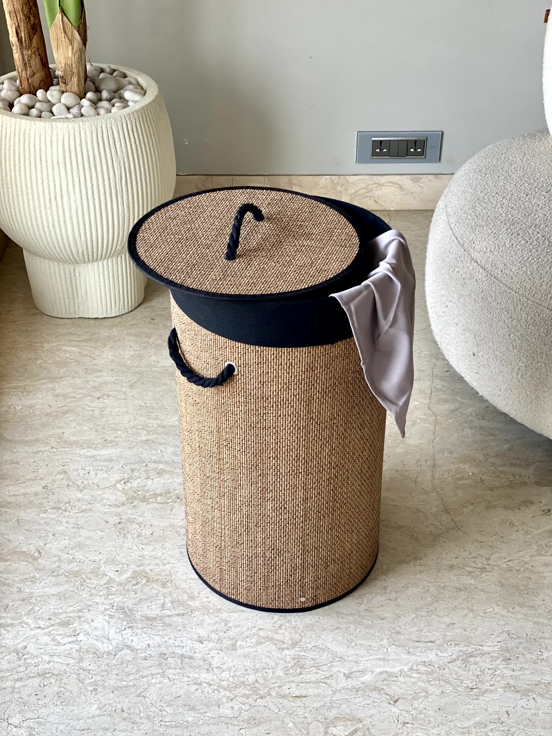 Savanna Laundry Basket - Black & Brown