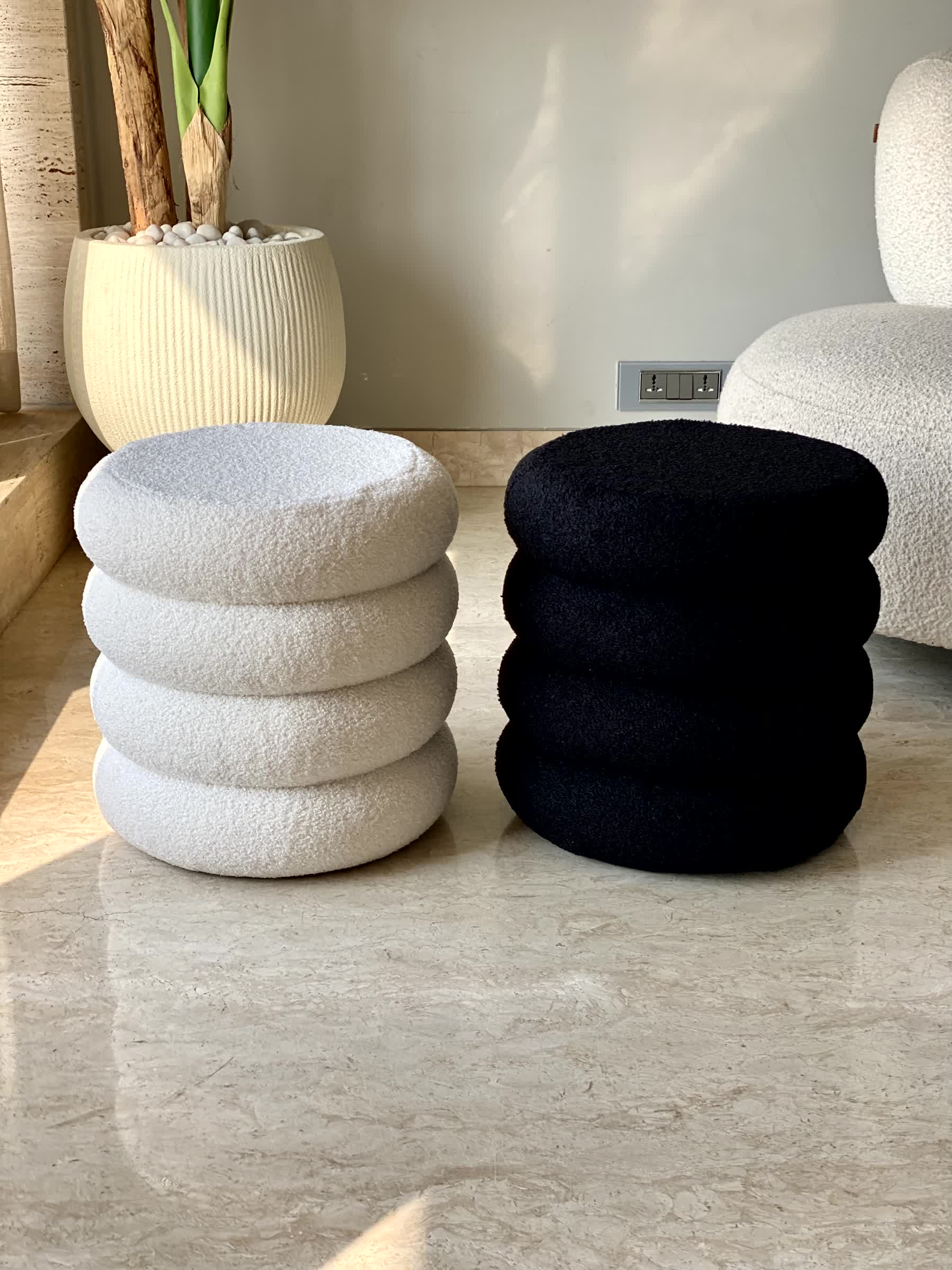 Vanilla Boucle Pouffe