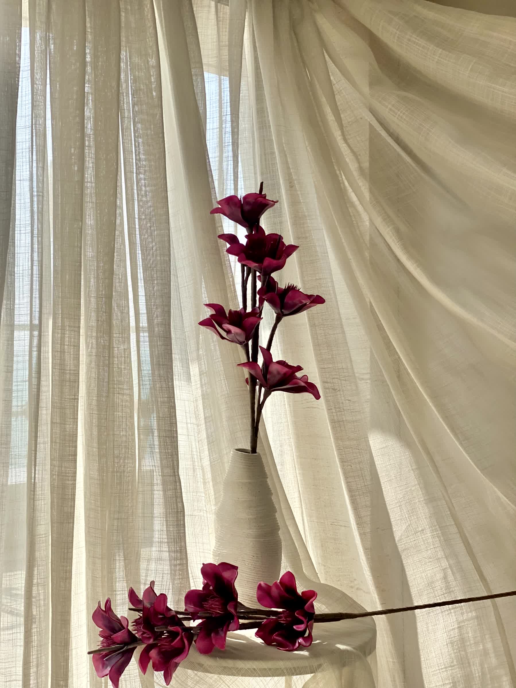 Artificial Lily Magnolia Flower Stem - Fuchsia Ombre (One Stem)