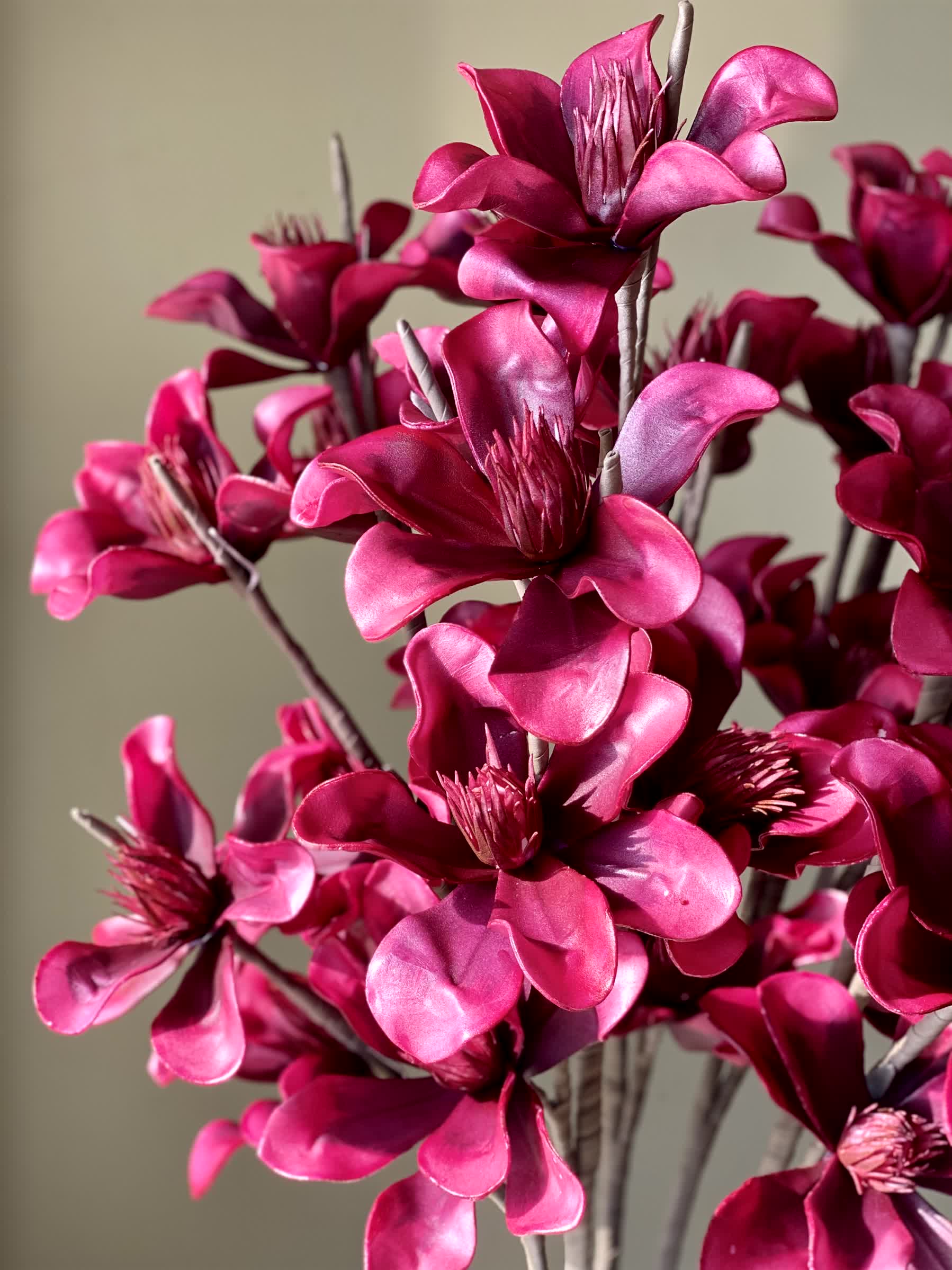 Artificial Lily Magnolia Flower Stem - Fuchsia Ombre (One Stem)