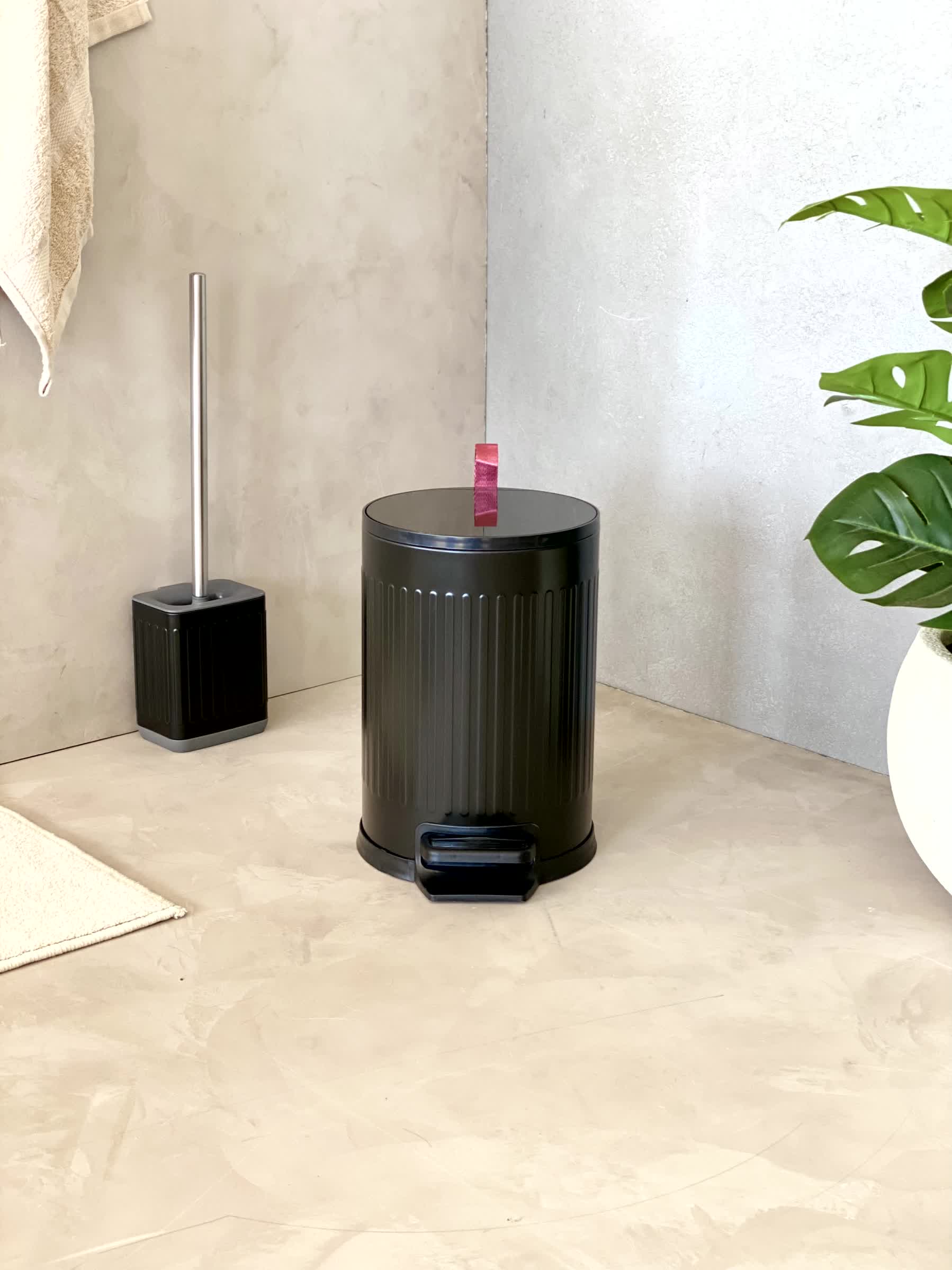 Luxis Black Dustbin - 6L
