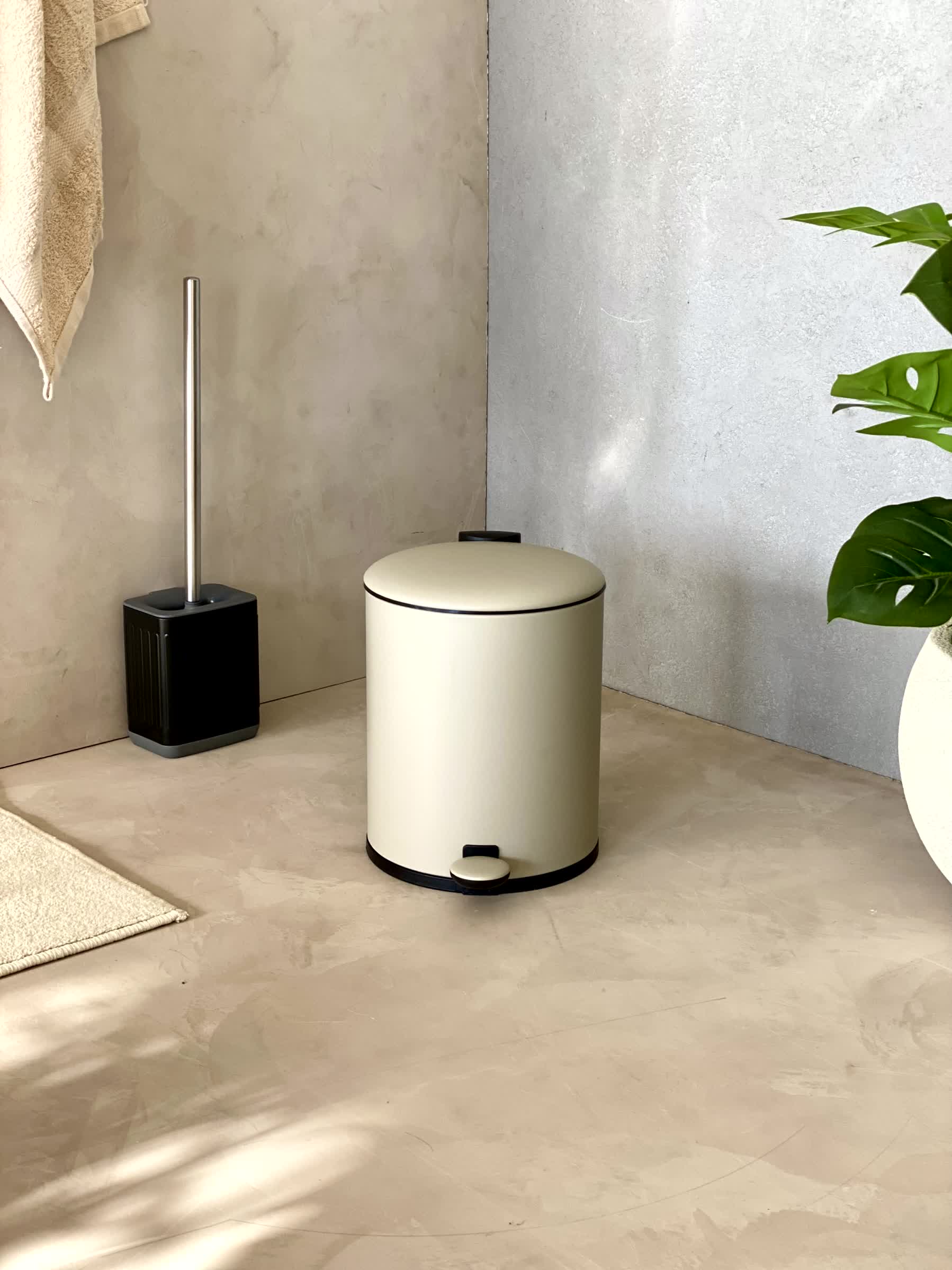 Trove Beige Matt Dustbin - 5L
