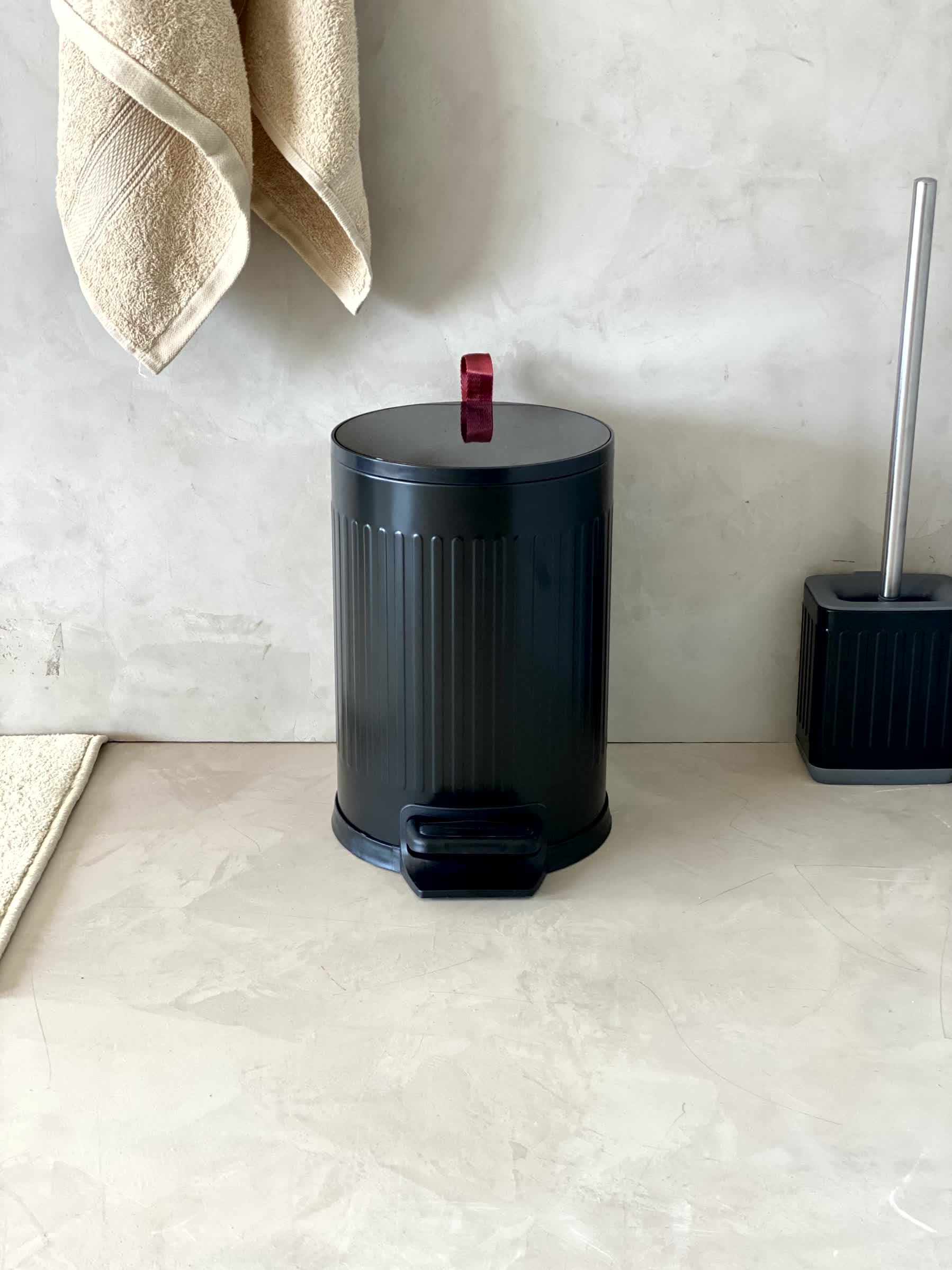 Luxis Black Dustbin - 6L