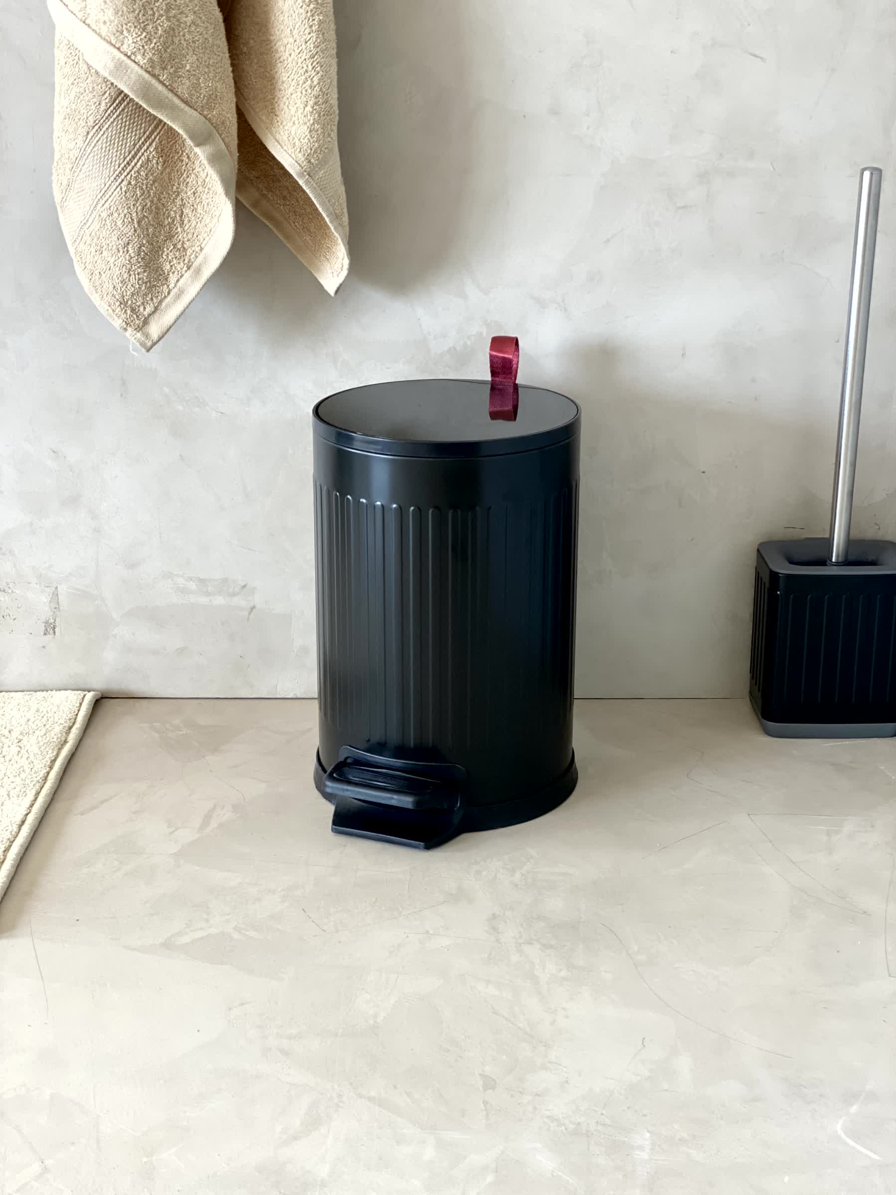 Luxis Black Dustbin - 6L
