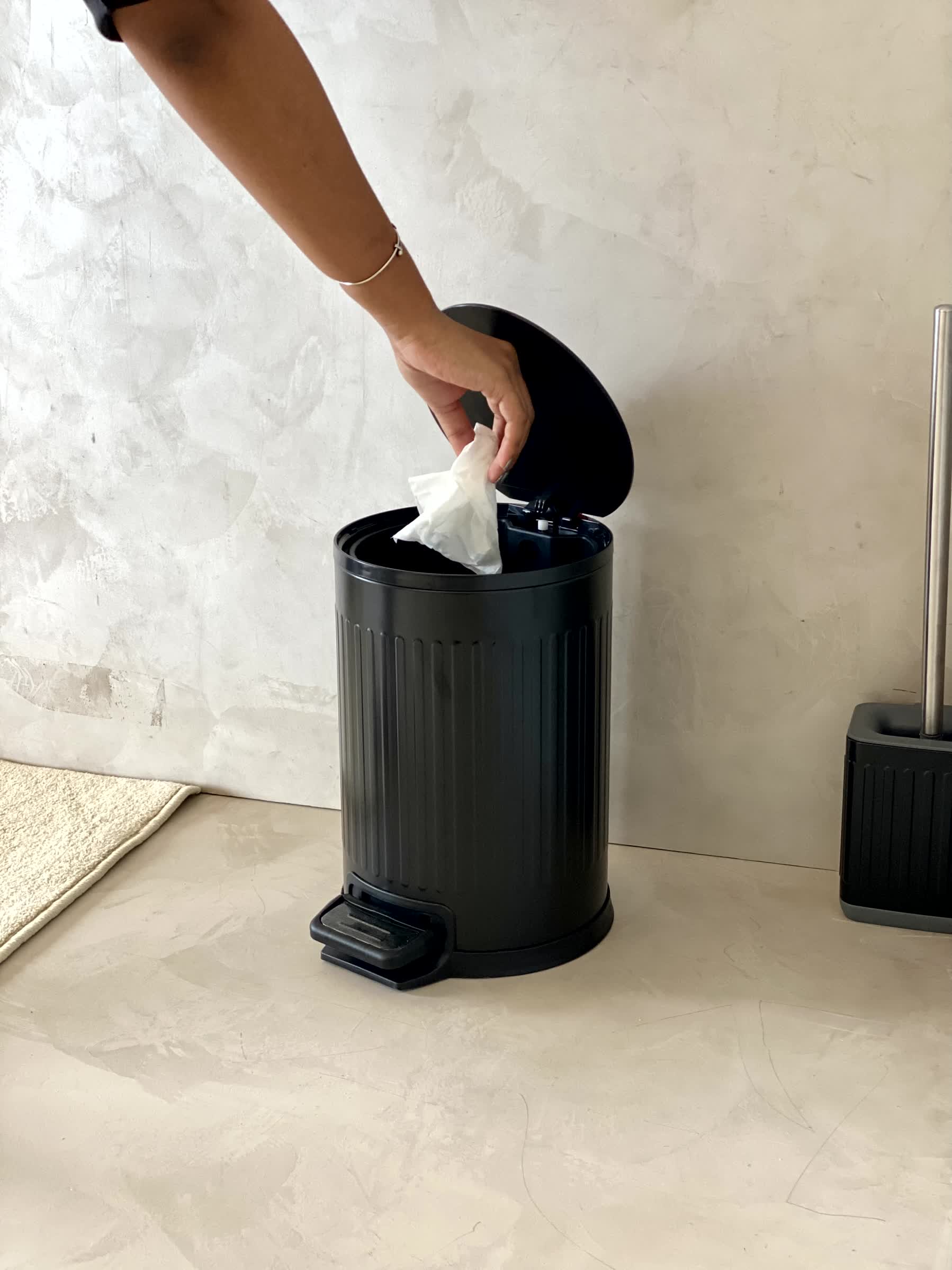 Luxis Black Dustbin - 6L