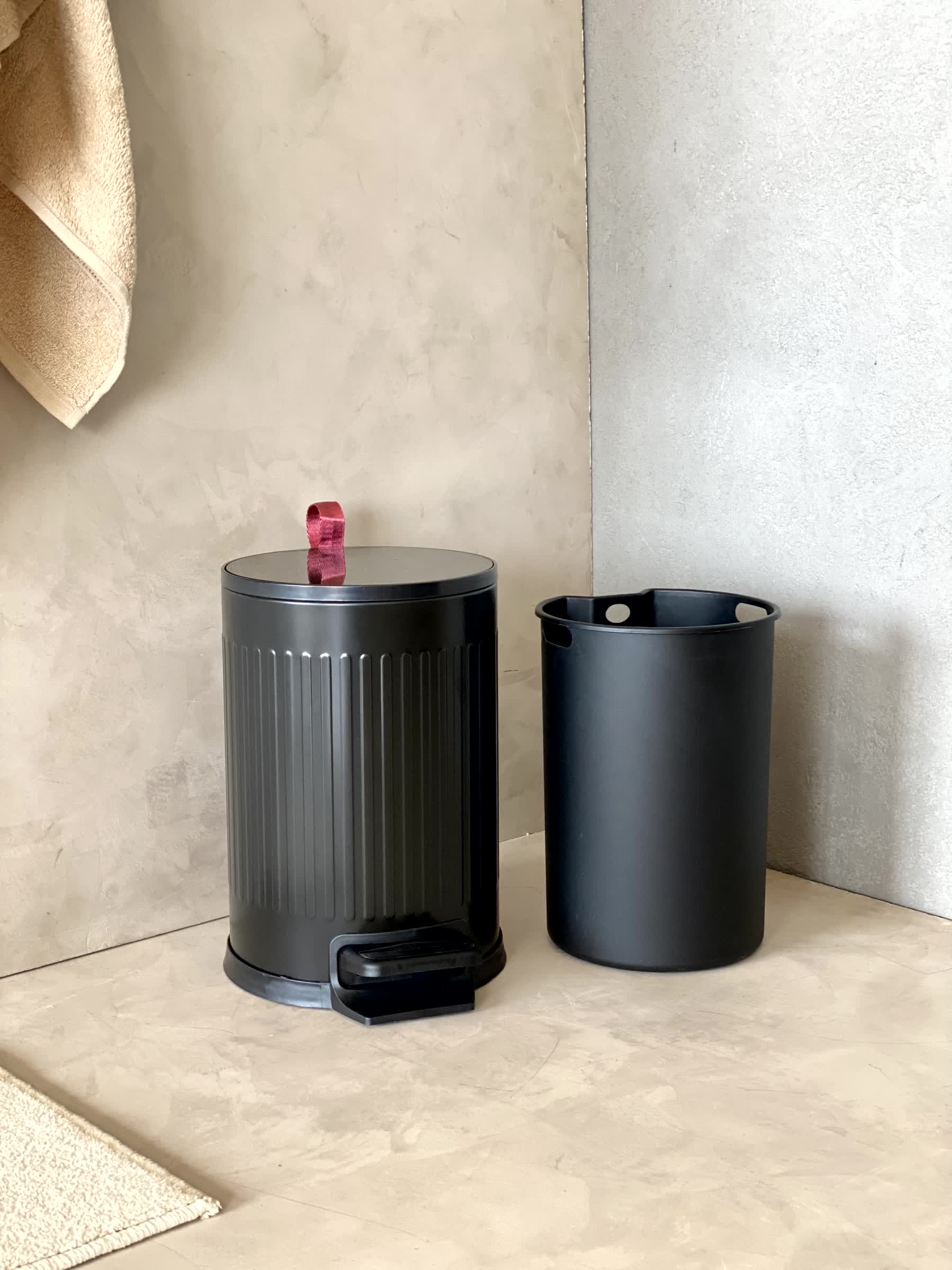 Luxis Black Dustbin - 6L