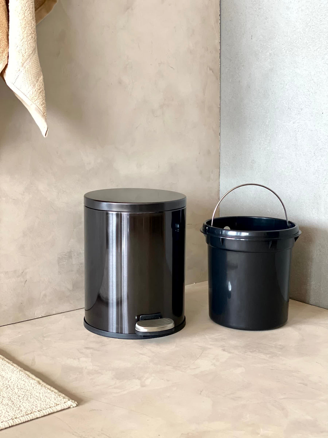 Helix Black Dustbin - 6L