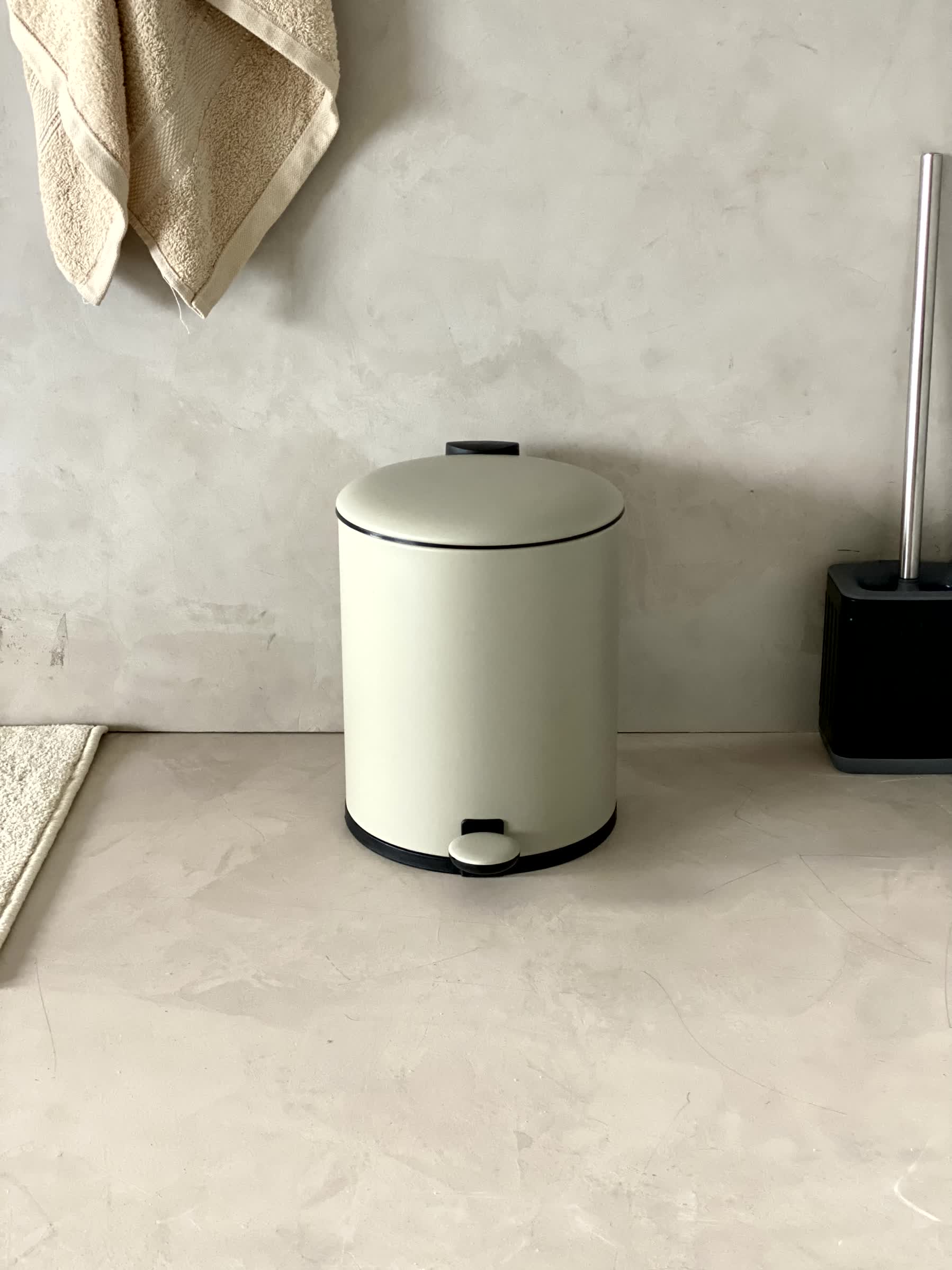 Trove Beige Matt Dustbin - 5L