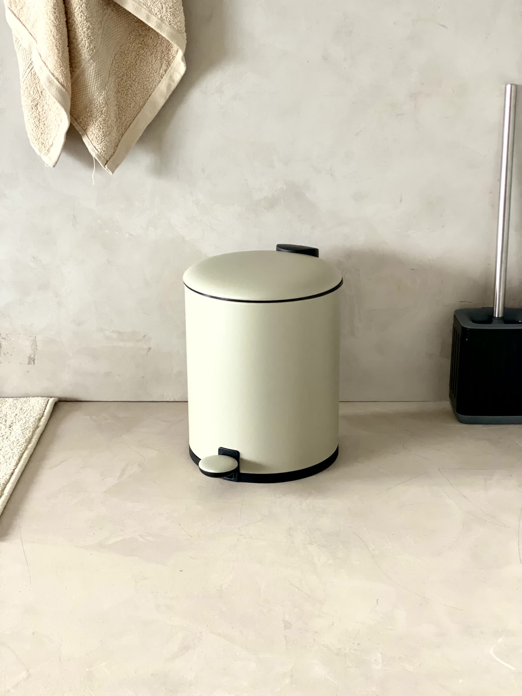 Trove Beige Matt Dustbin - 5L