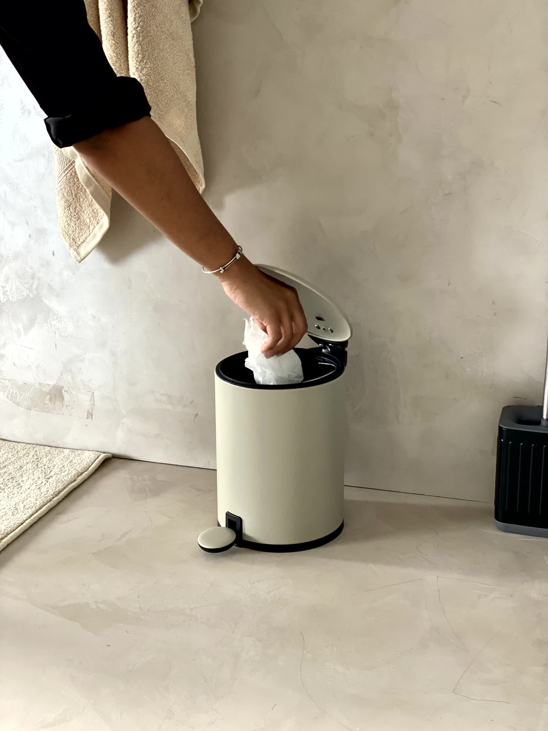 Trove Beige Matt Dustbin - 3L
