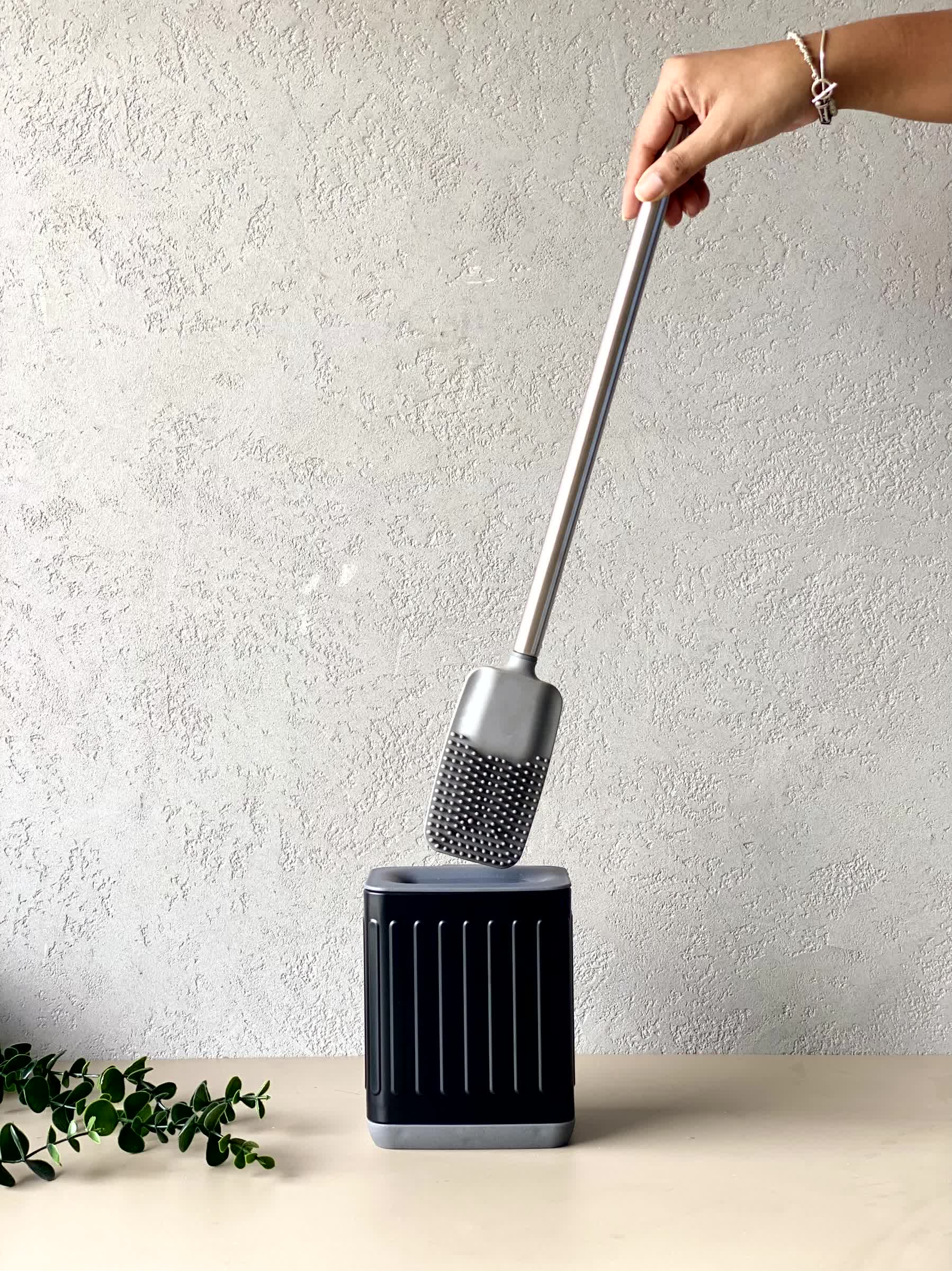 Vero Toilet Brush - Black