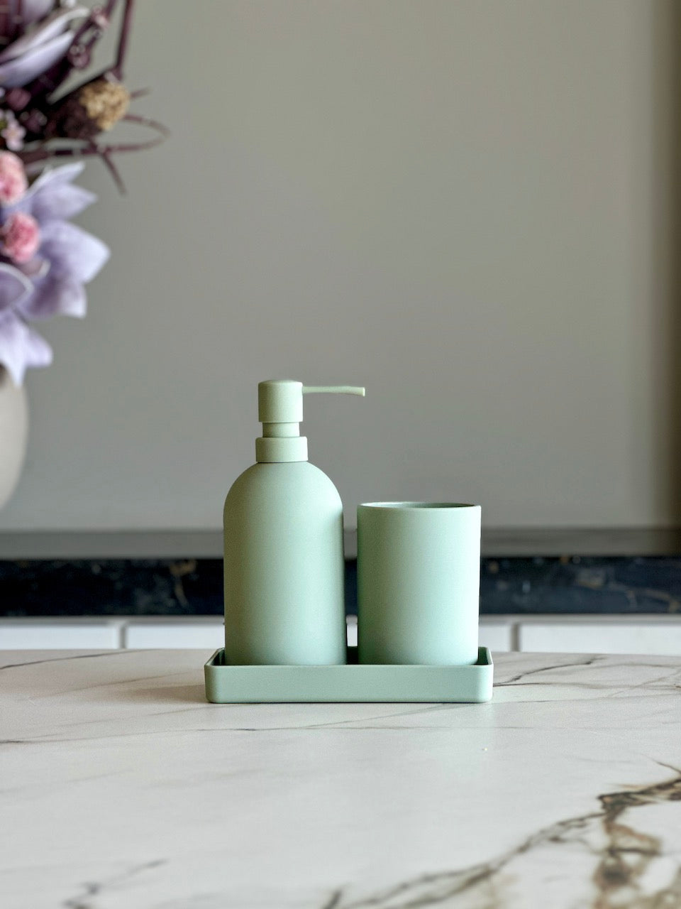 H and clearance m soap dispenser