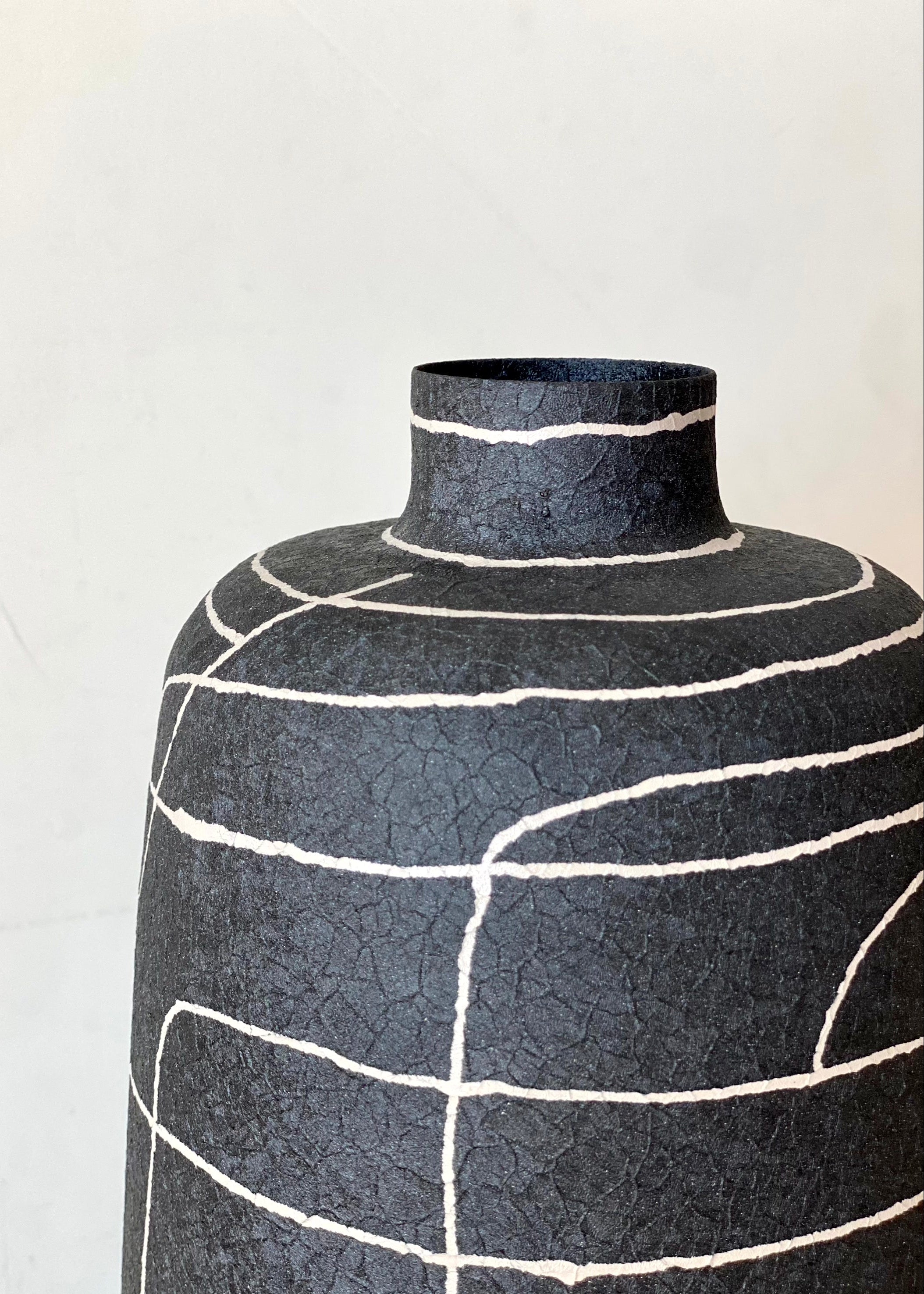 Dune Terra Vase - Black (Small)