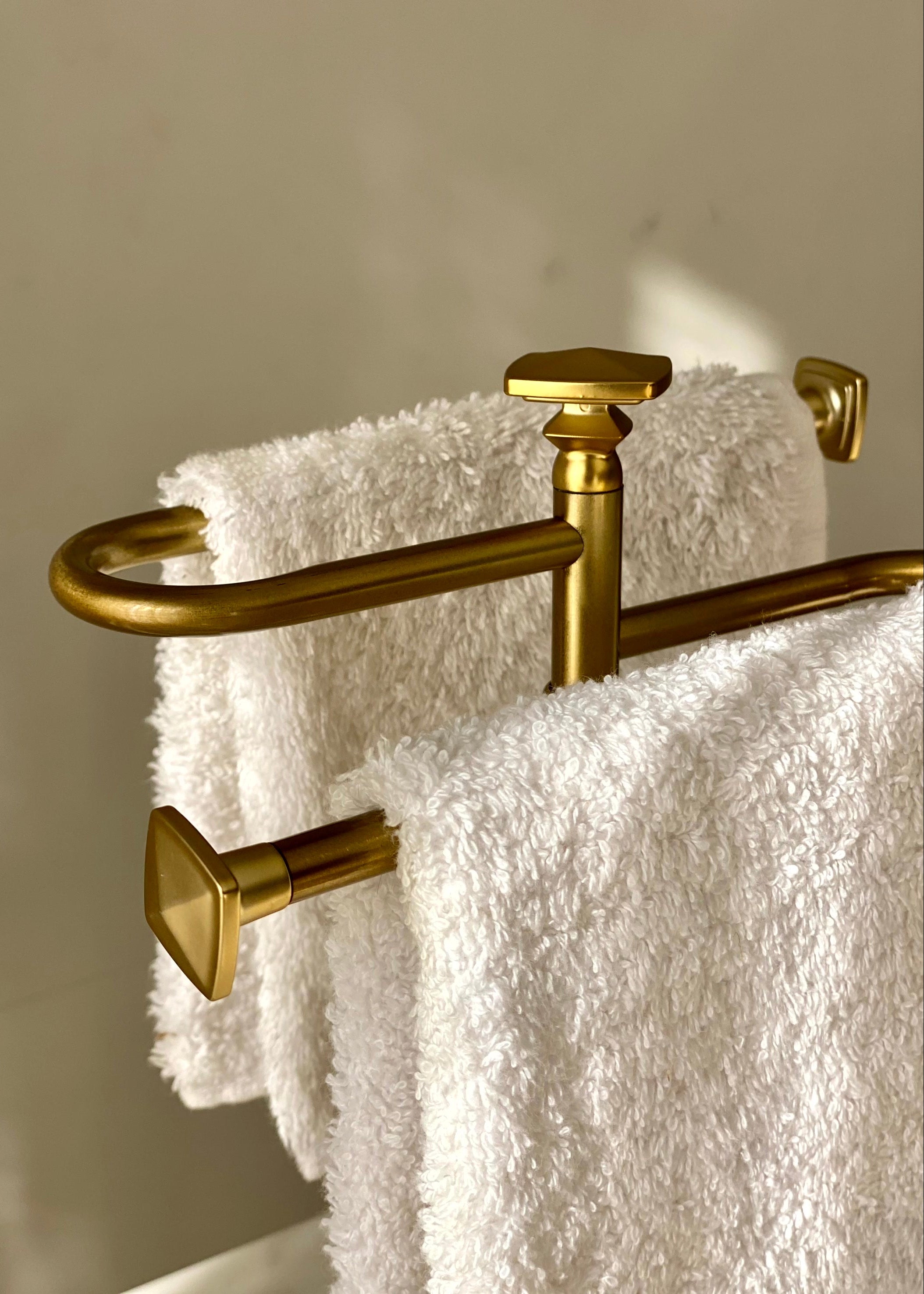 Halo Hand Towel Stand - White
