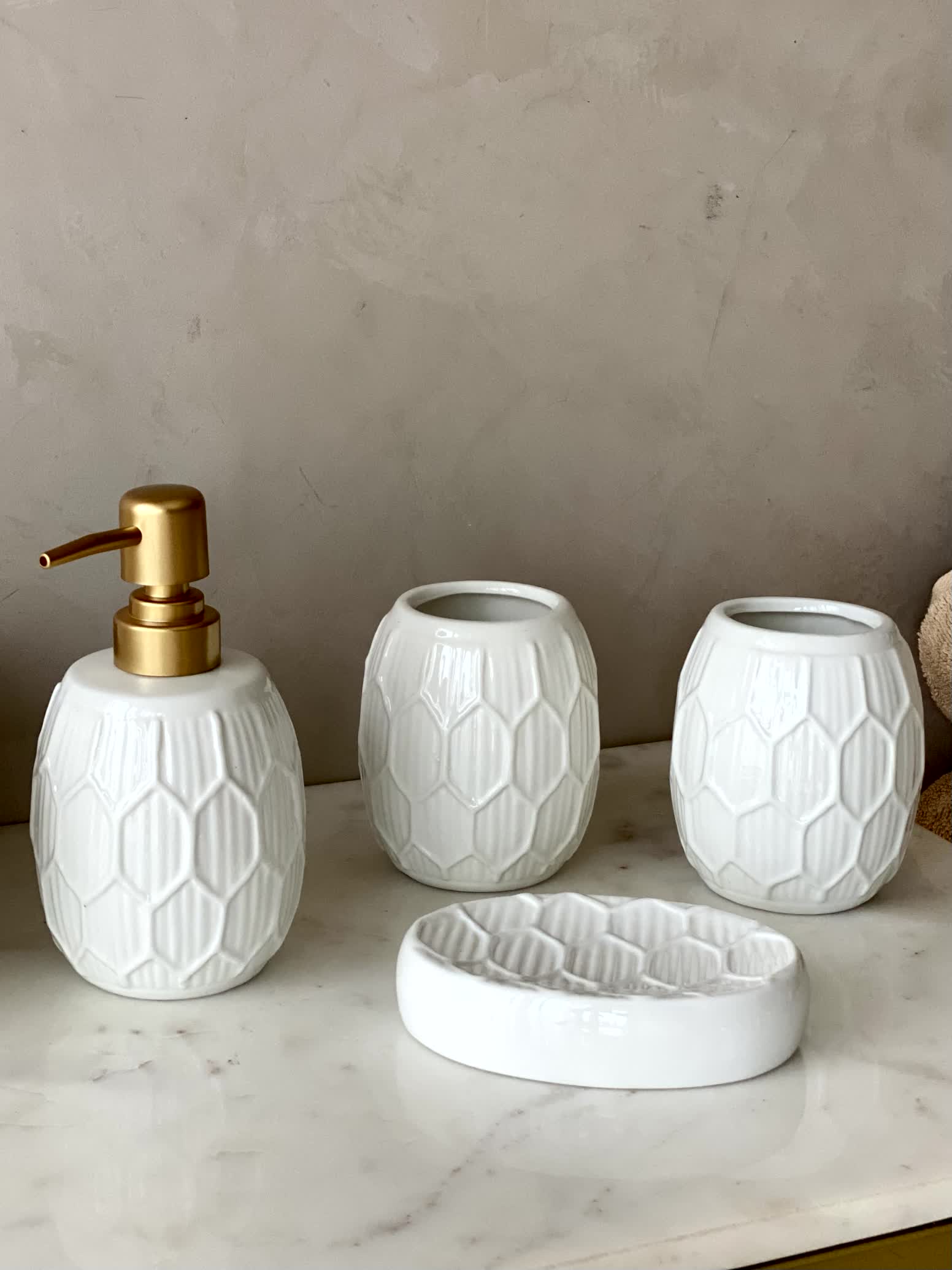 Luna Bathroom Set - White (Set of 4)