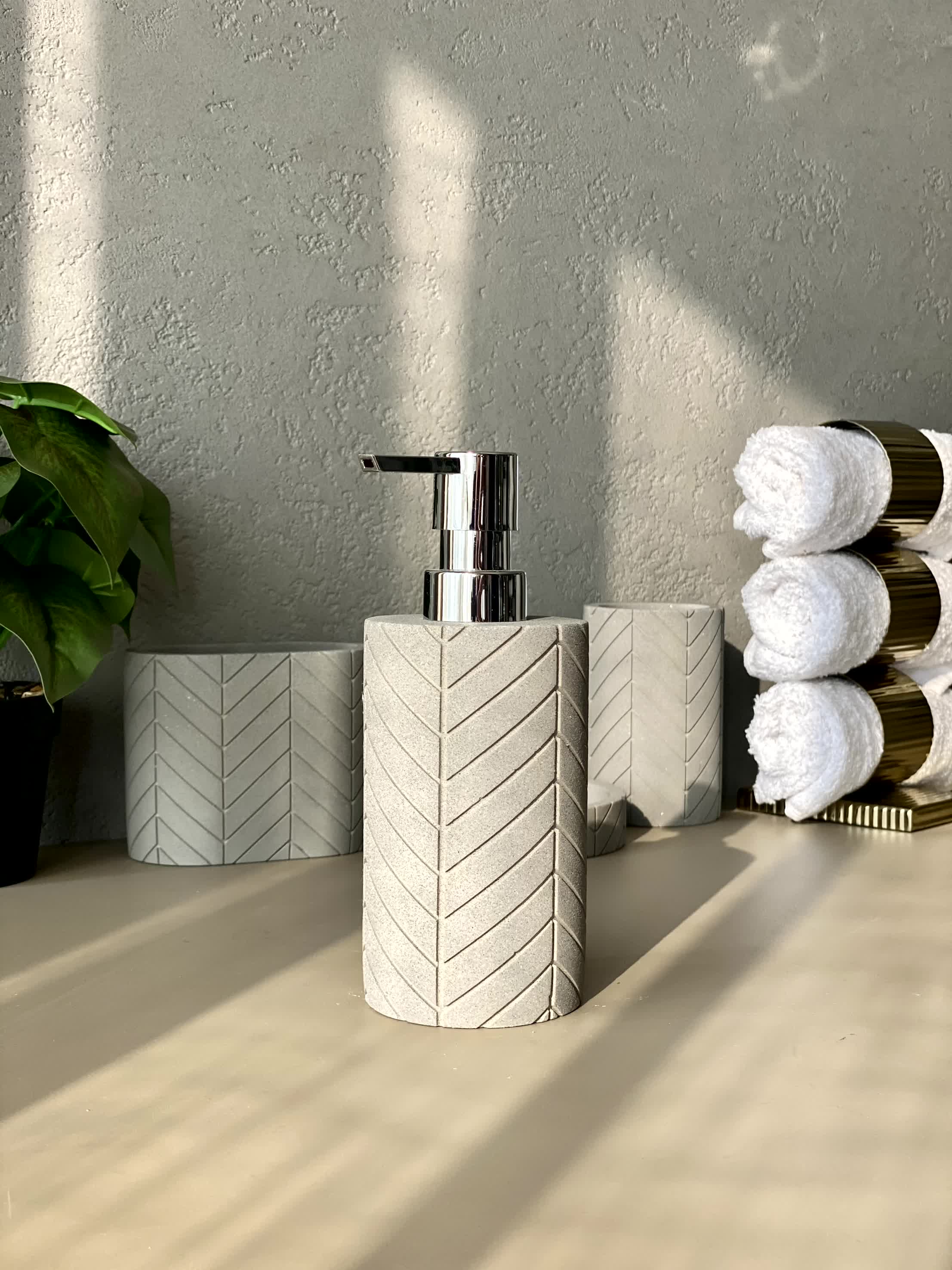 Aoraki Bathroom Set - (Set of 4)